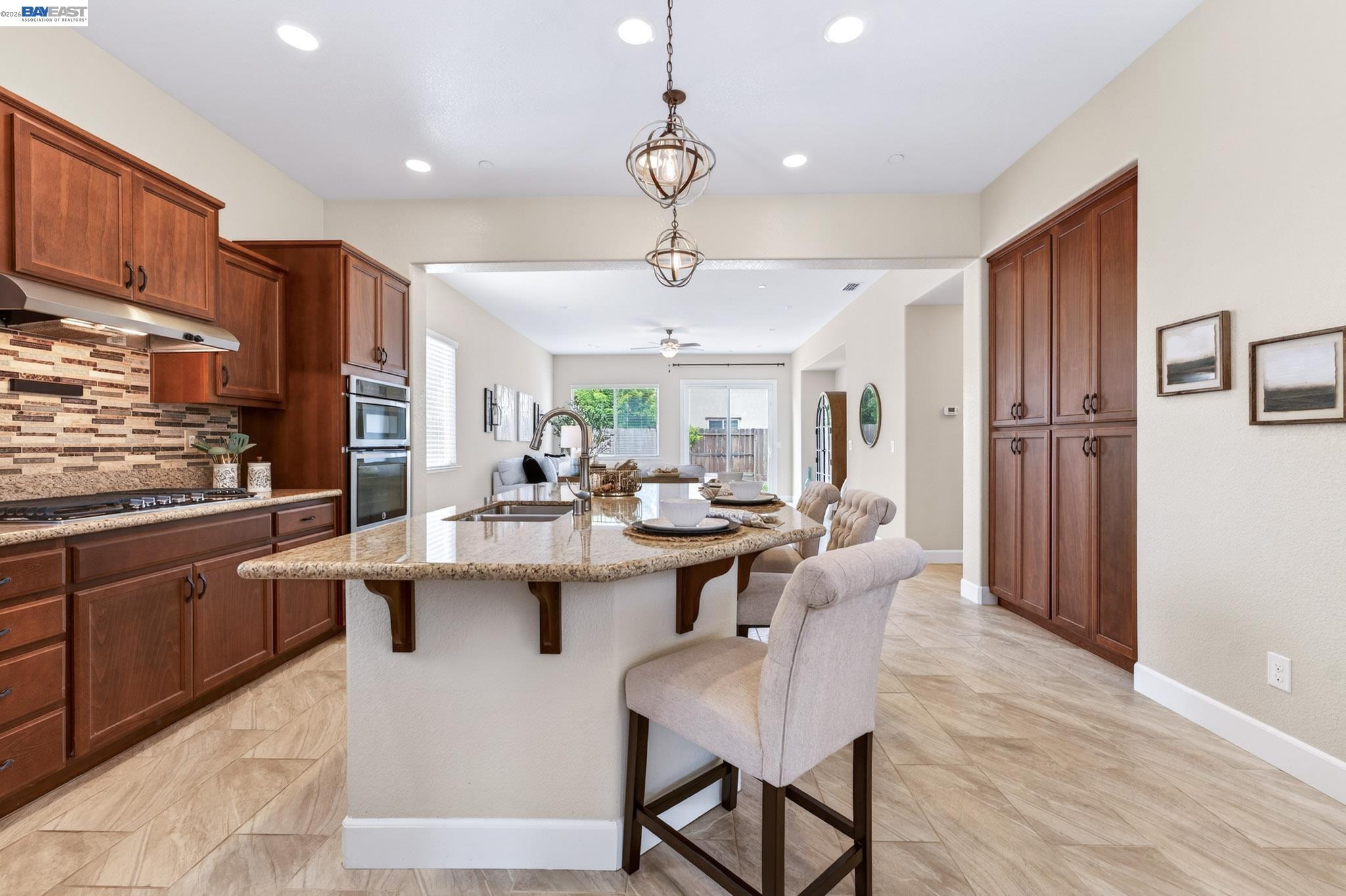 Detail Gallery Image 18 of 50 For 1973 Carogold Ln, Manteca,  CA 95337 - 4 Beds | 3/1 Baths