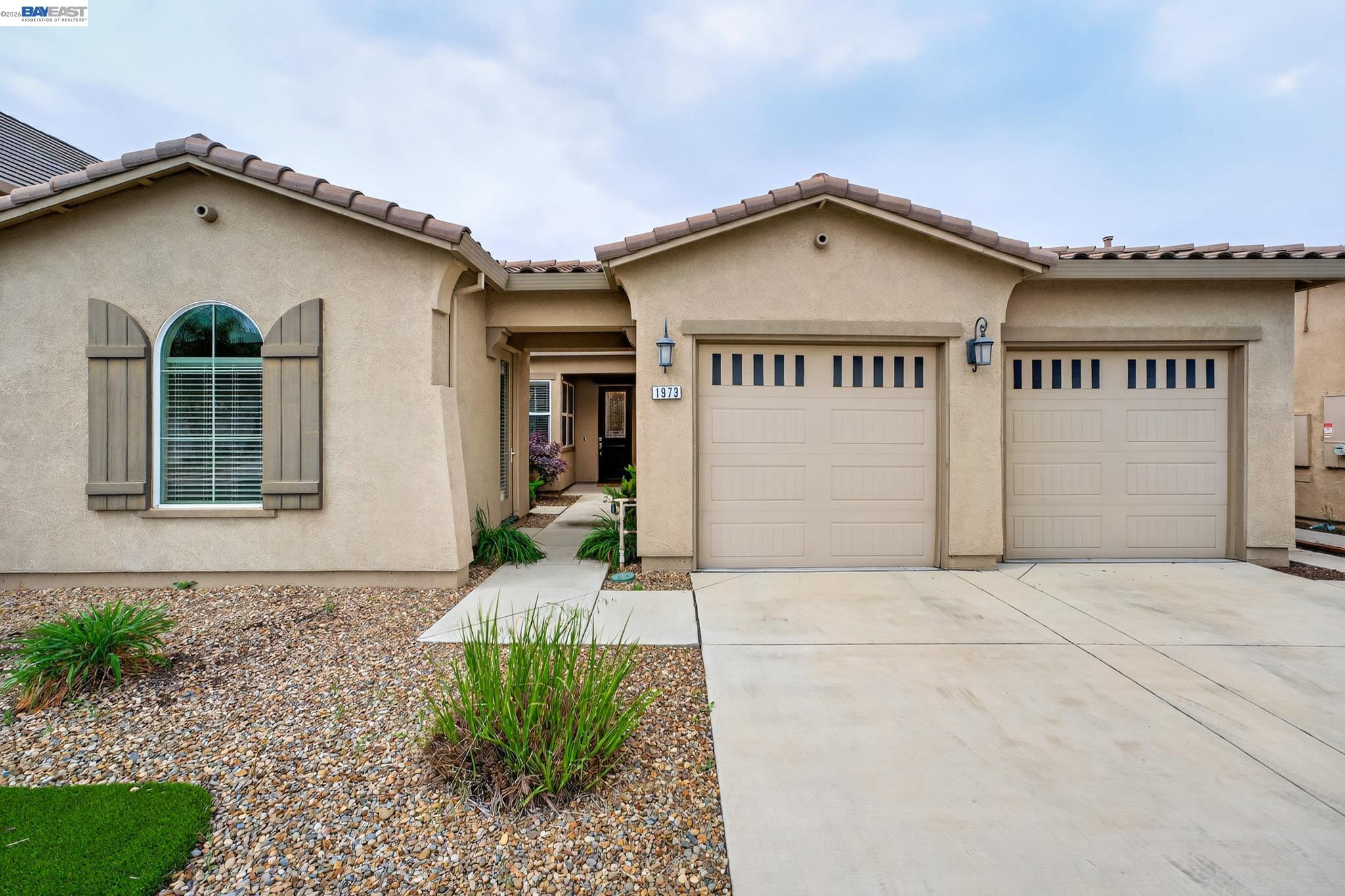 Detail Gallery Image 4 of 50 For 1973 Carogold Ln, Manteca,  CA 95337 - 4 Beds | 3/1 Baths