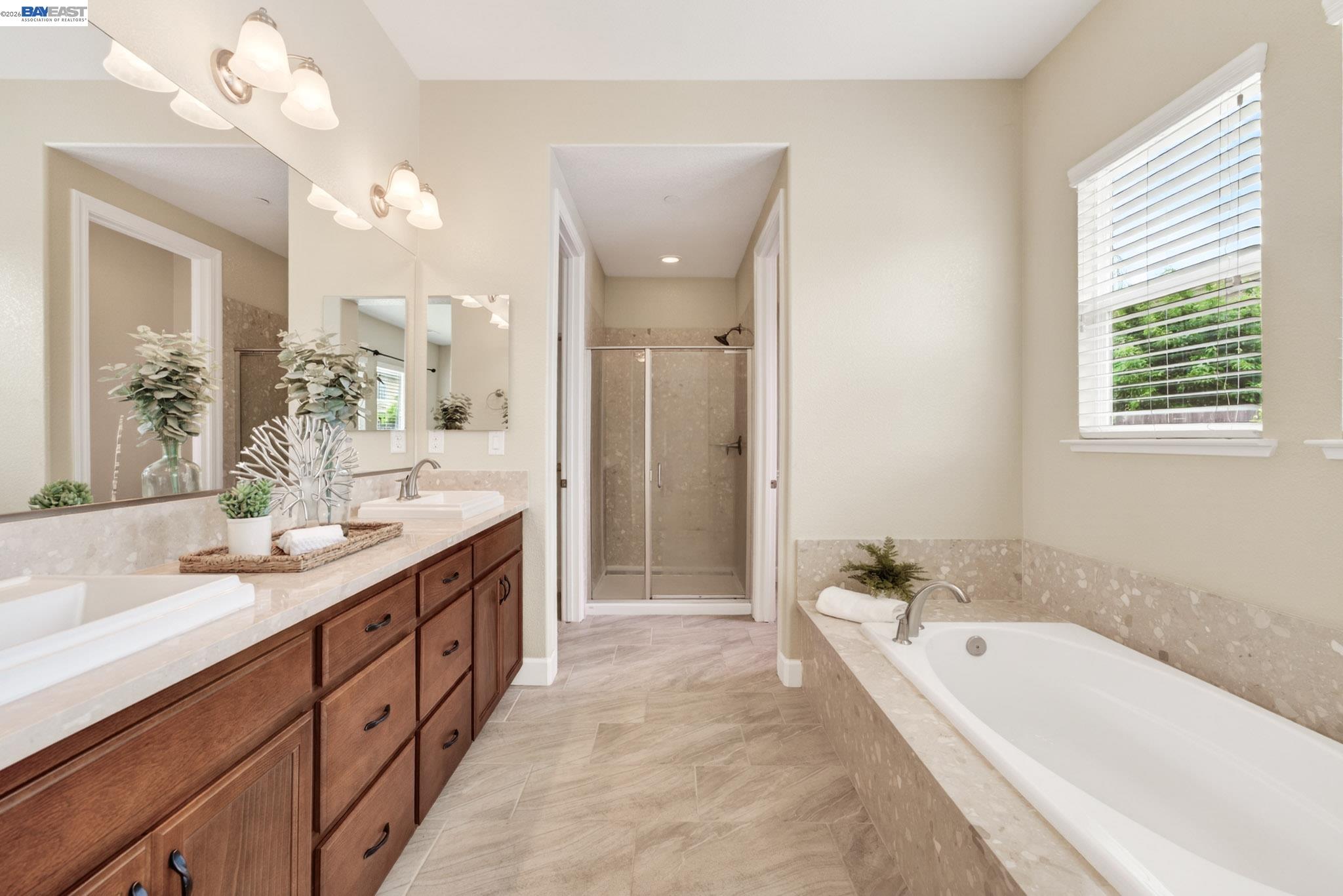 Detail Gallery Image 35 of 50 For 1973 Carogold Ln, Manteca,  CA 95337 - 4 Beds | 3/1 Baths