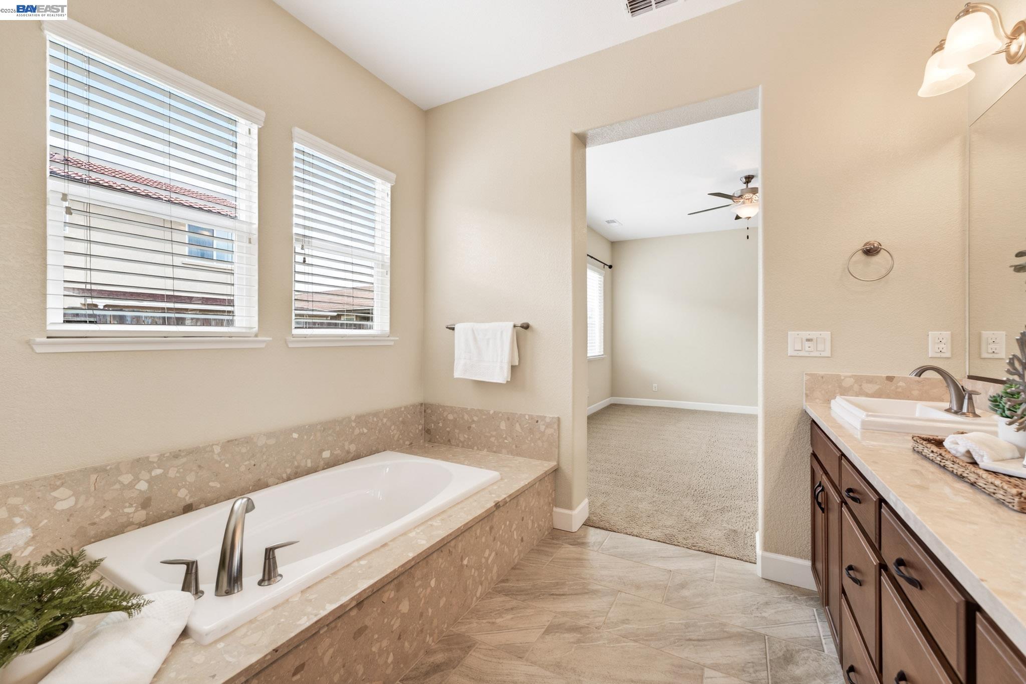 Detail Gallery Image 38 of 50 For 1973 Carogold Ln, Manteca,  CA 95337 - 4 Beds | 3/1 Baths