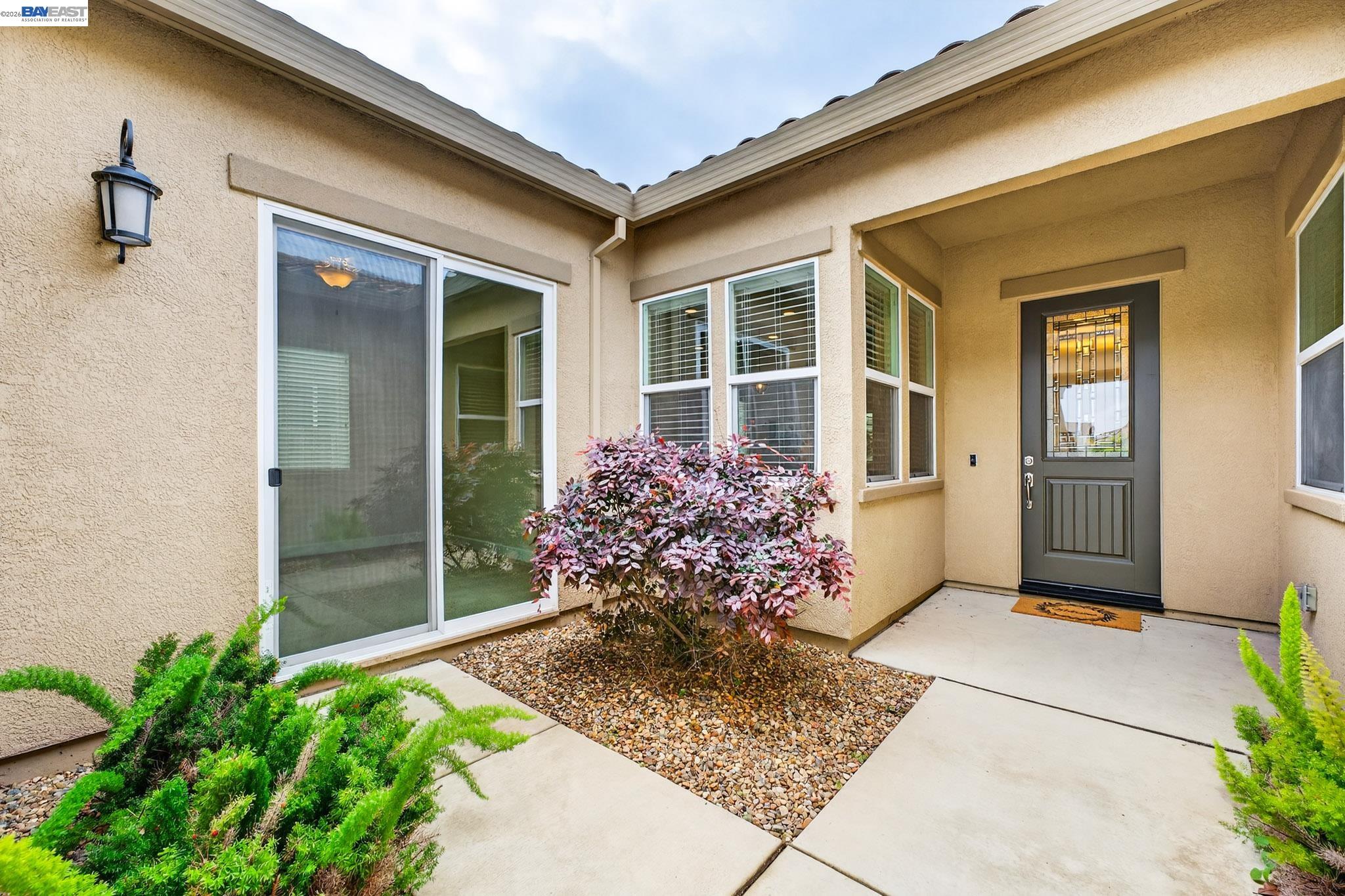 Detail Gallery Image 5 of 50 For 1973 Carogold Ln, Manteca,  CA 95337 - 4 Beds | 3/1 Baths