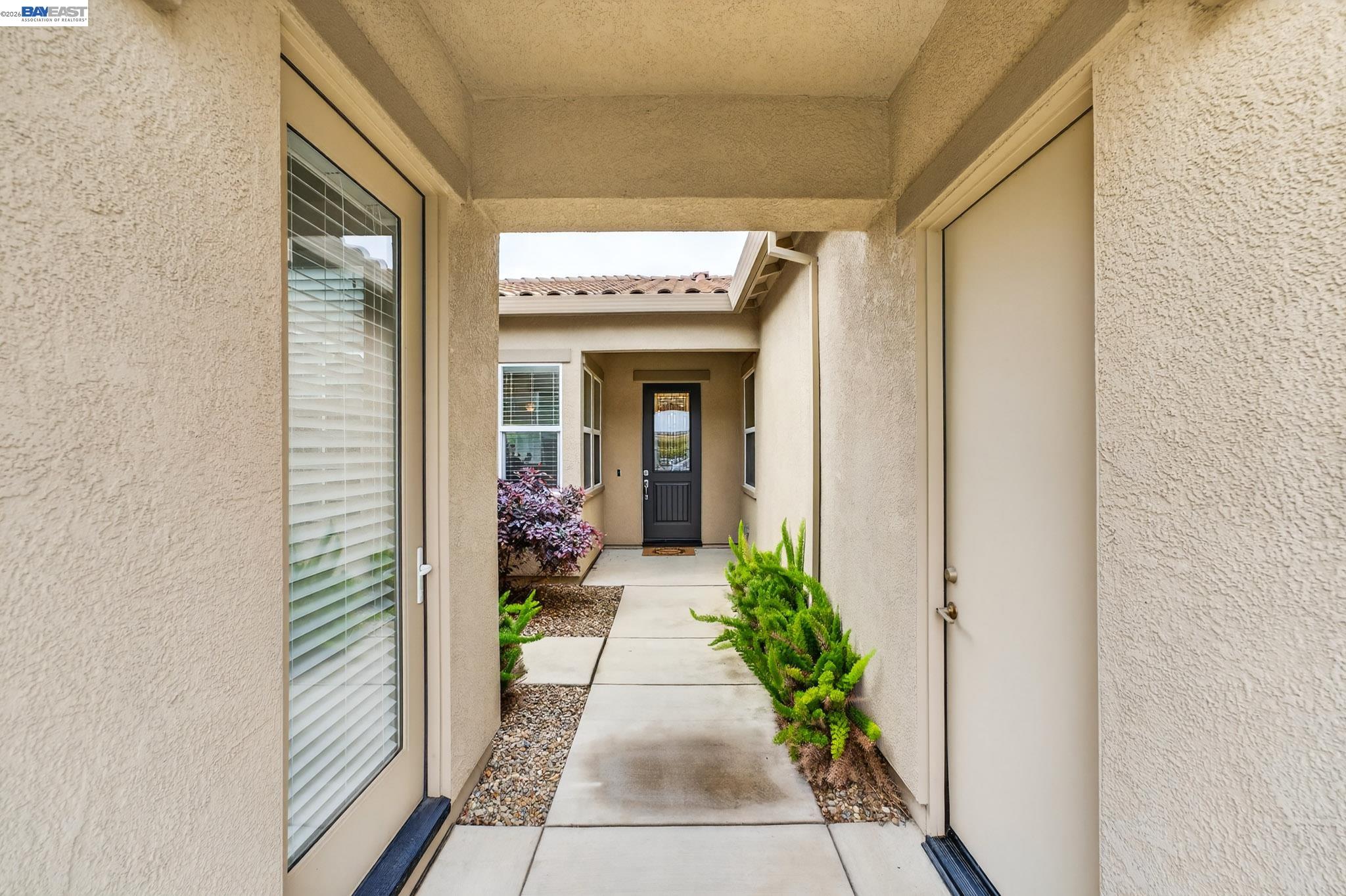 Detail Gallery Image 6 of 50 For 1973 Carogold Ln, Manteca,  CA 95337 - 4 Beds | 3/1 Baths