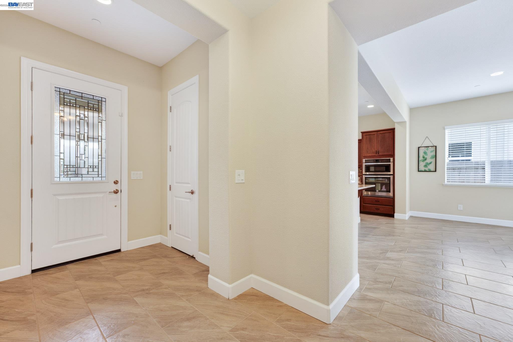 Detail Gallery Image 9 of 50 For 1973 Carogold Ln, Manteca,  CA 95337 - 4 Beds | 3/1 Baths