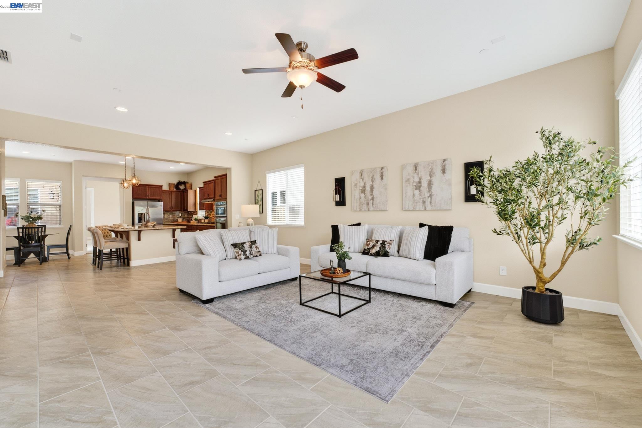 Detail Gallery Image 10 of 50 For 1973 Carogold Ln, Manteca,  CA 95337 - 4 Beds | 3/1 Baths