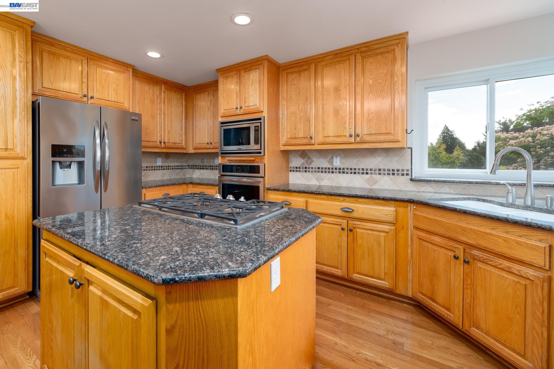 Detail Gallery Image 12 of 46 For 228 Stowring Rd, Petaluma,  CA 94952 - 4 Beds | 2/1 Baths