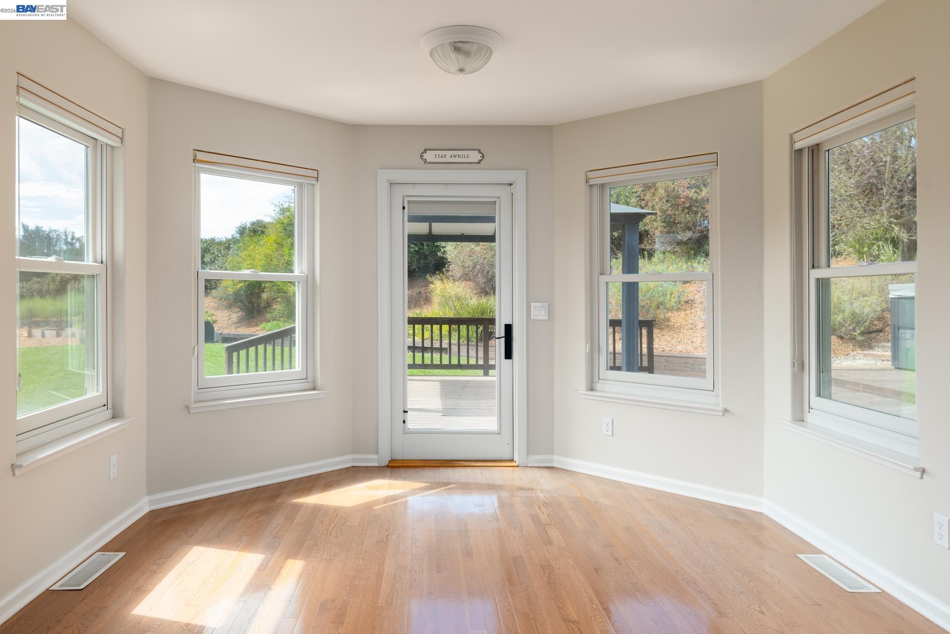 Detail Gallery Image 13 of 46 For 228 Stowring Rd, Petaluma,  CA 94952 - 4 Beds | 2/1 Baths