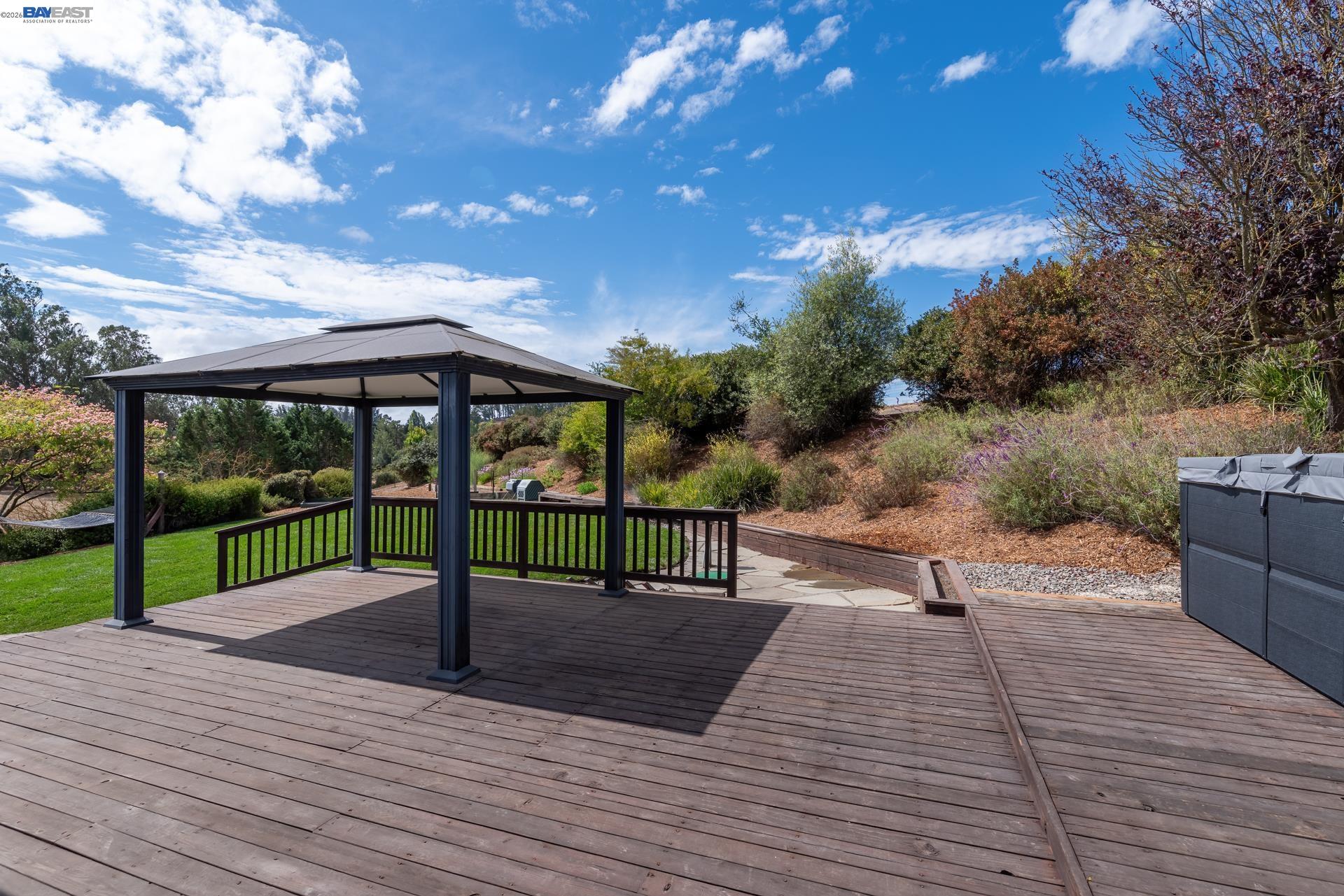 Detail Gallery Image 15 of 46 For 228 Stowring Rd, Petaluma,  CA 94952 - 4 Beds | 2/1 Baths