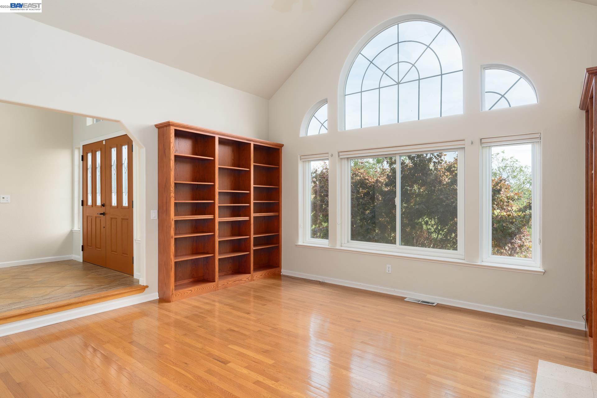 Detail Gallery Image 16 of 46 For 228 Stowring Rd, Petaluma,  CA 94952 - 4 Beds | 2/1 Baths