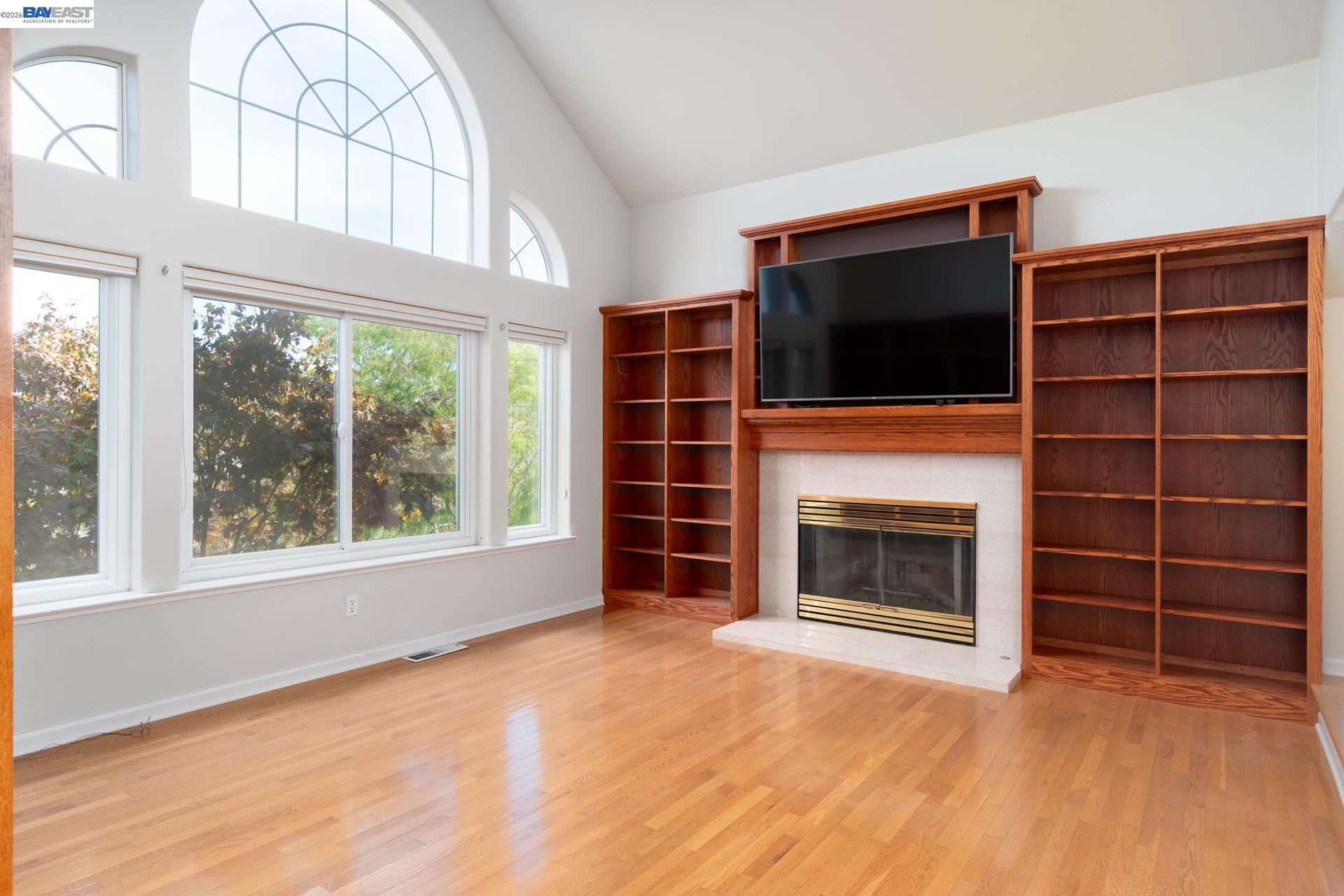 Detail Gallery Image 17 of 46 For 228 Stowring Rd, Petaluma,  CA 94952 - 4 Beds | 2/1 Baths