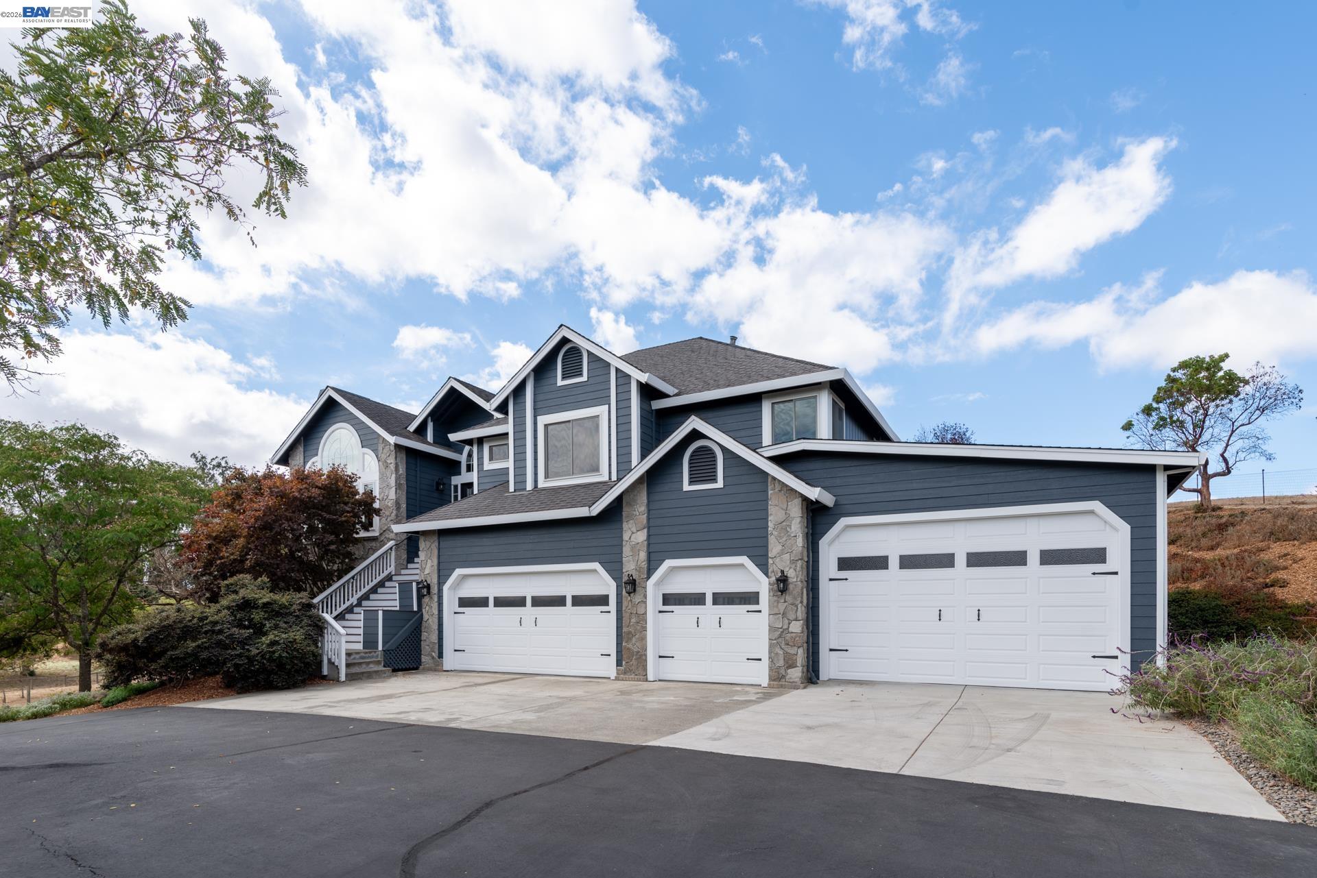 Detail Gallery Image 3 of 46 For 228 Stowring Rd, Petaluma,  CA 94952 - 4 Beds | 2/1 Baths