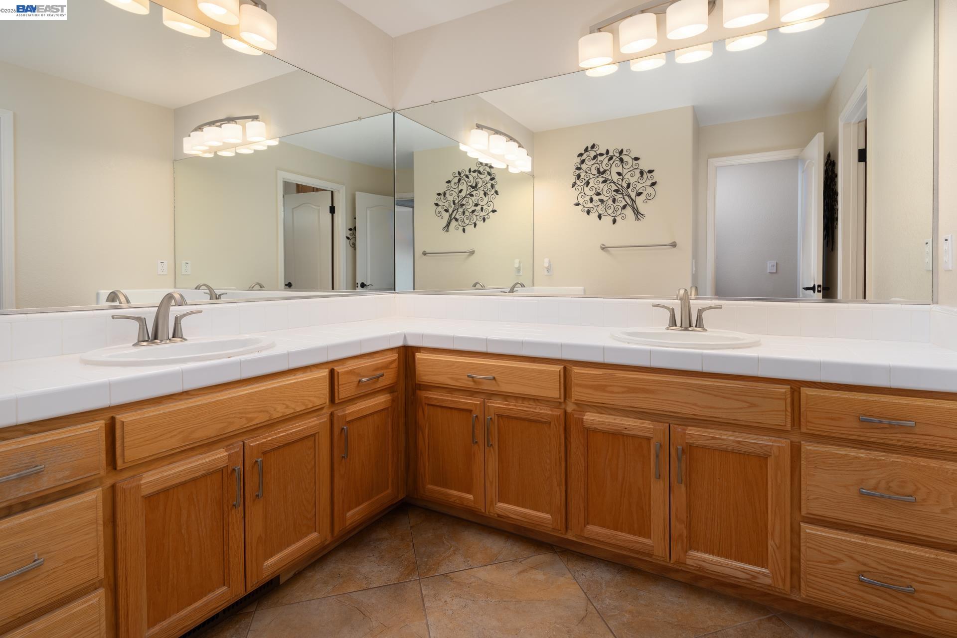 Detail Gallery Image 29 of 46 For 228 Stowring Rd, Petaluma,  CA 94952 - 4 Beds | 2/1 Baths