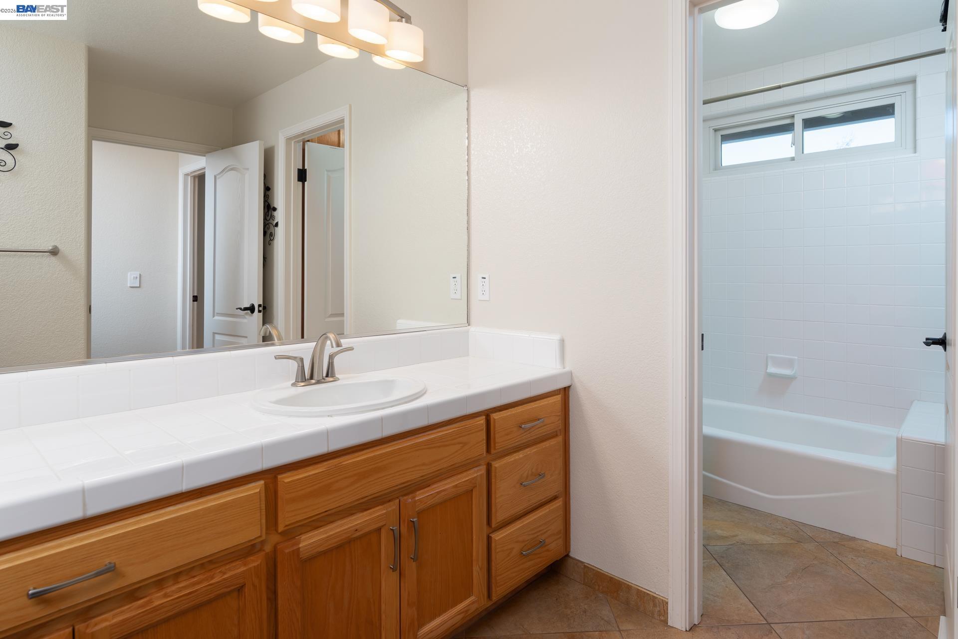 Detail Gallery Image 30 of 46 For 228 Stowring Rd, Petaluma,  CA 94952 - 4 Beds | 2/1 Baths