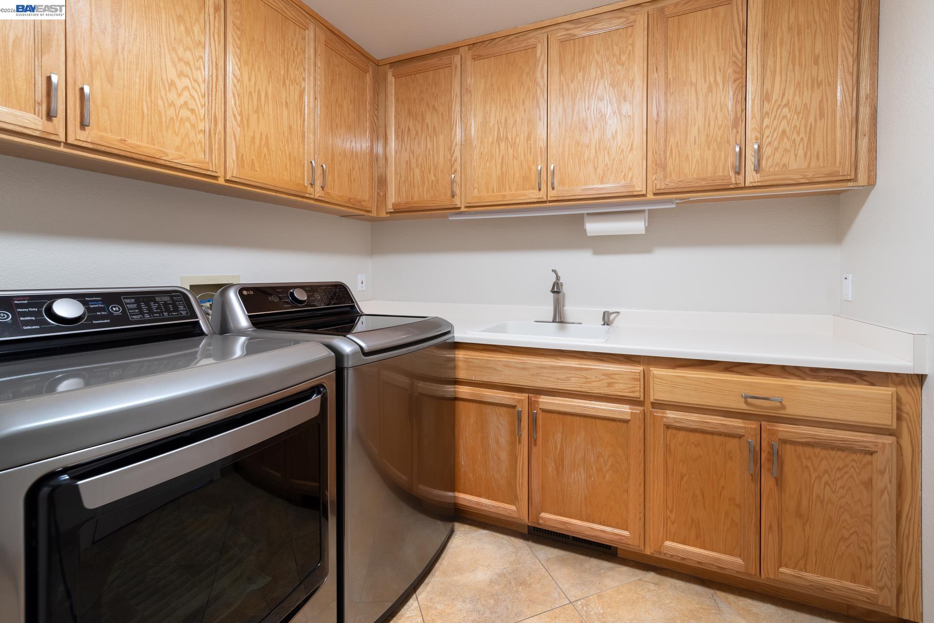 Detail Gallery Image 31 of 46 For 228 Stowring Rd, Petaluma,  CA 94952 - 4 Beds | 2/1 Baths