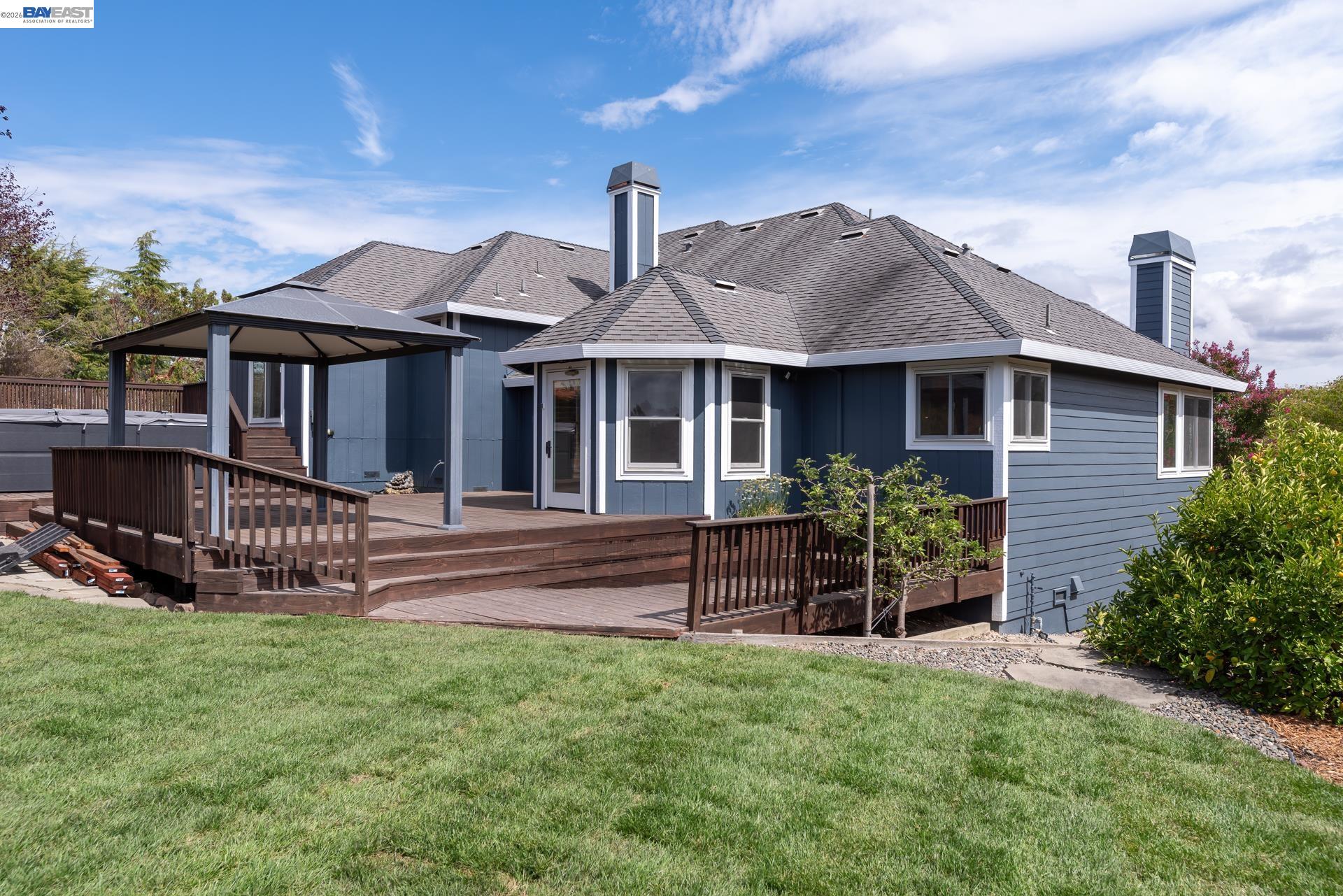 Detail Gallery Image 33 of 46 For 228 Stowring Rd, Petaluma,  CA 94952 - 4 Beds | 2/1 Baths