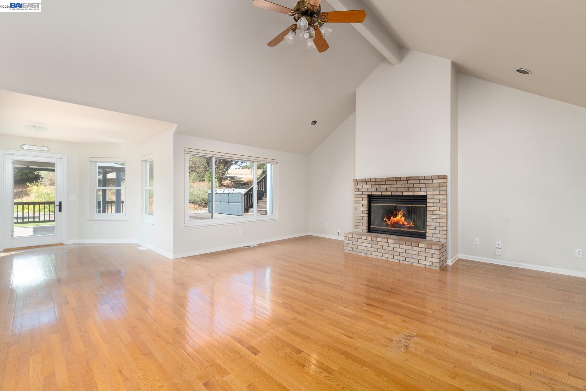 Detail Gallery Image 5 of 46 For 228 Stowring Rd, Petaluma,  CA 94952 - 4 Beds | 2/1 Baths