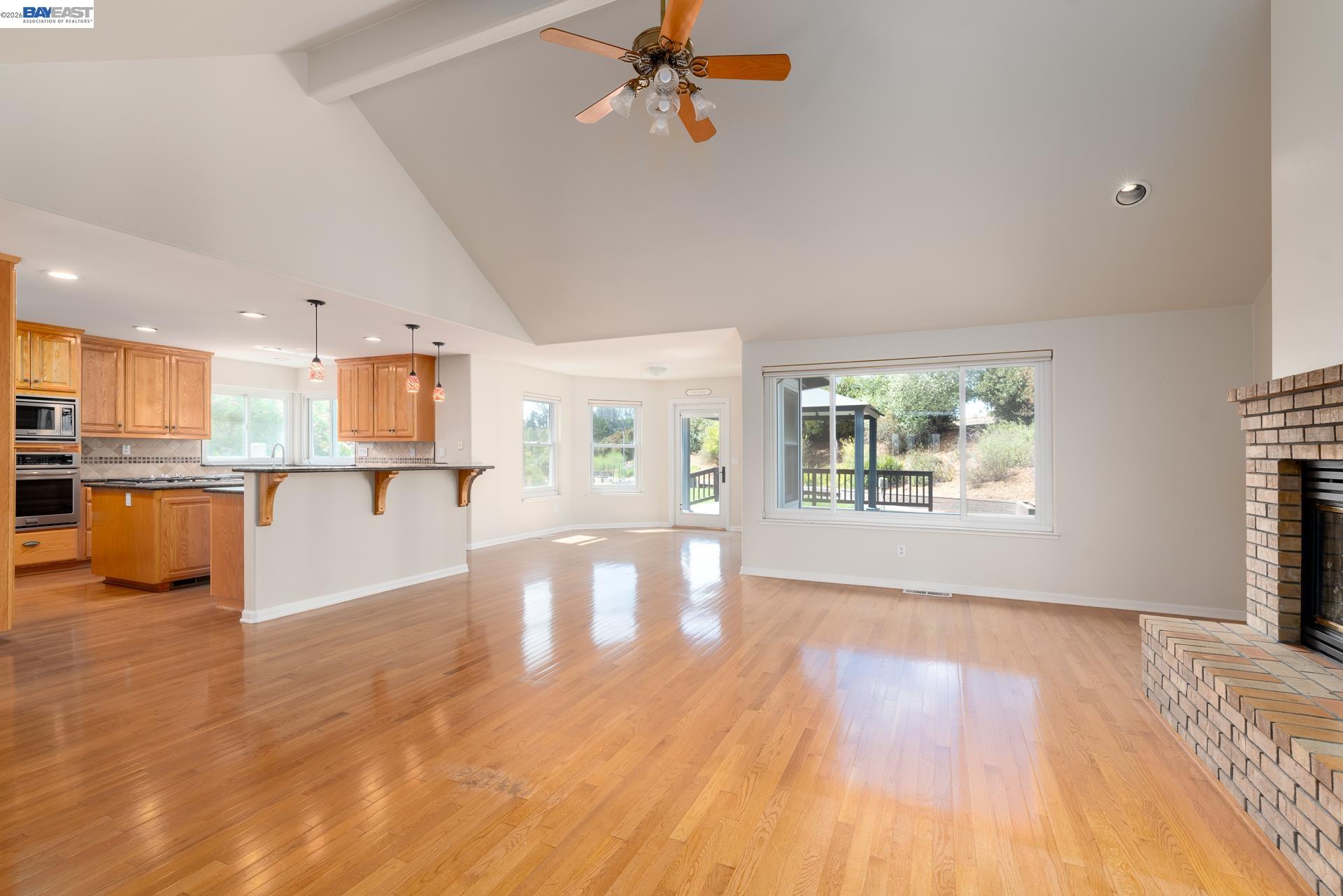 Detail Gallery Image 7 of 46 For 228 Stowring Rd, Petaluma,  CA 94952 - 4 Beds | 2/1 Baths