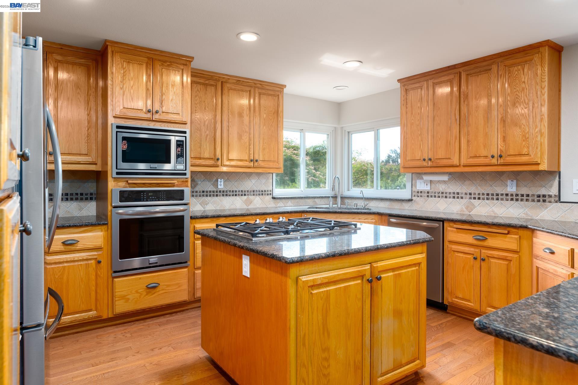 Detail Gallery Image 10 of 46 For 228 Stowring Rd, Petaluma,  CA 94952 - 4 Beds | 2/1 Baths