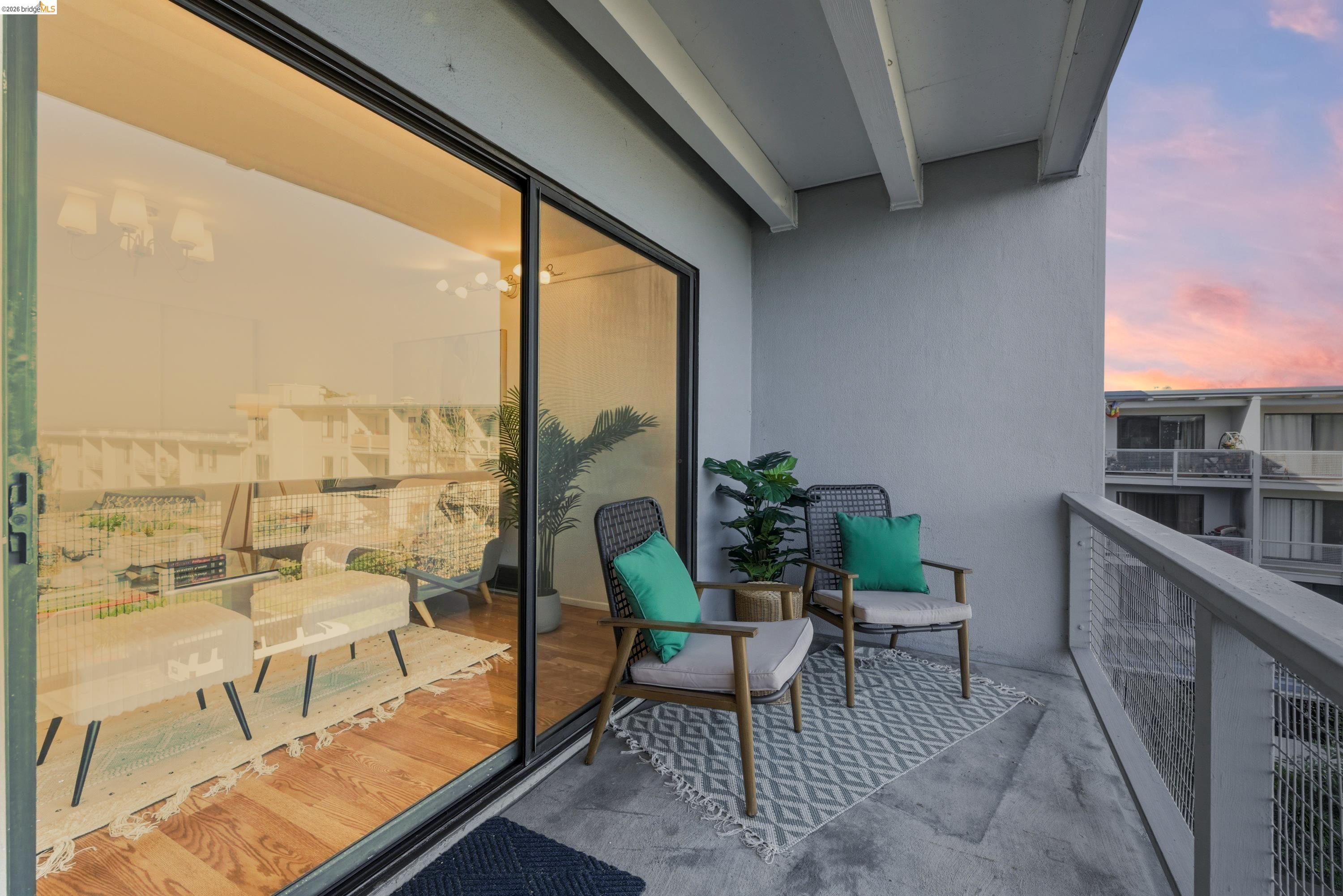 Detail Gallery Image 14 of 31 For 6 Commodore Dr #C450,  Emeryville,  CA 94608 - 2 Beds | 1/1 Baths