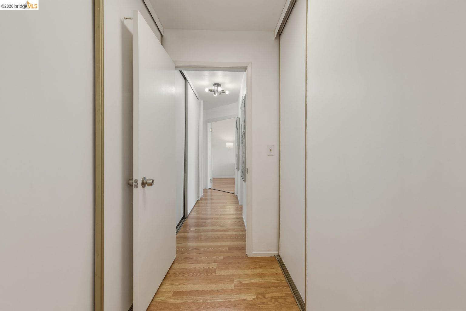 Detail Gallery Image 17 of 31 For 6 Commodore Dr #C450,  Emeryville,  CA 94608 - 2 Beds | 1/1 Baths