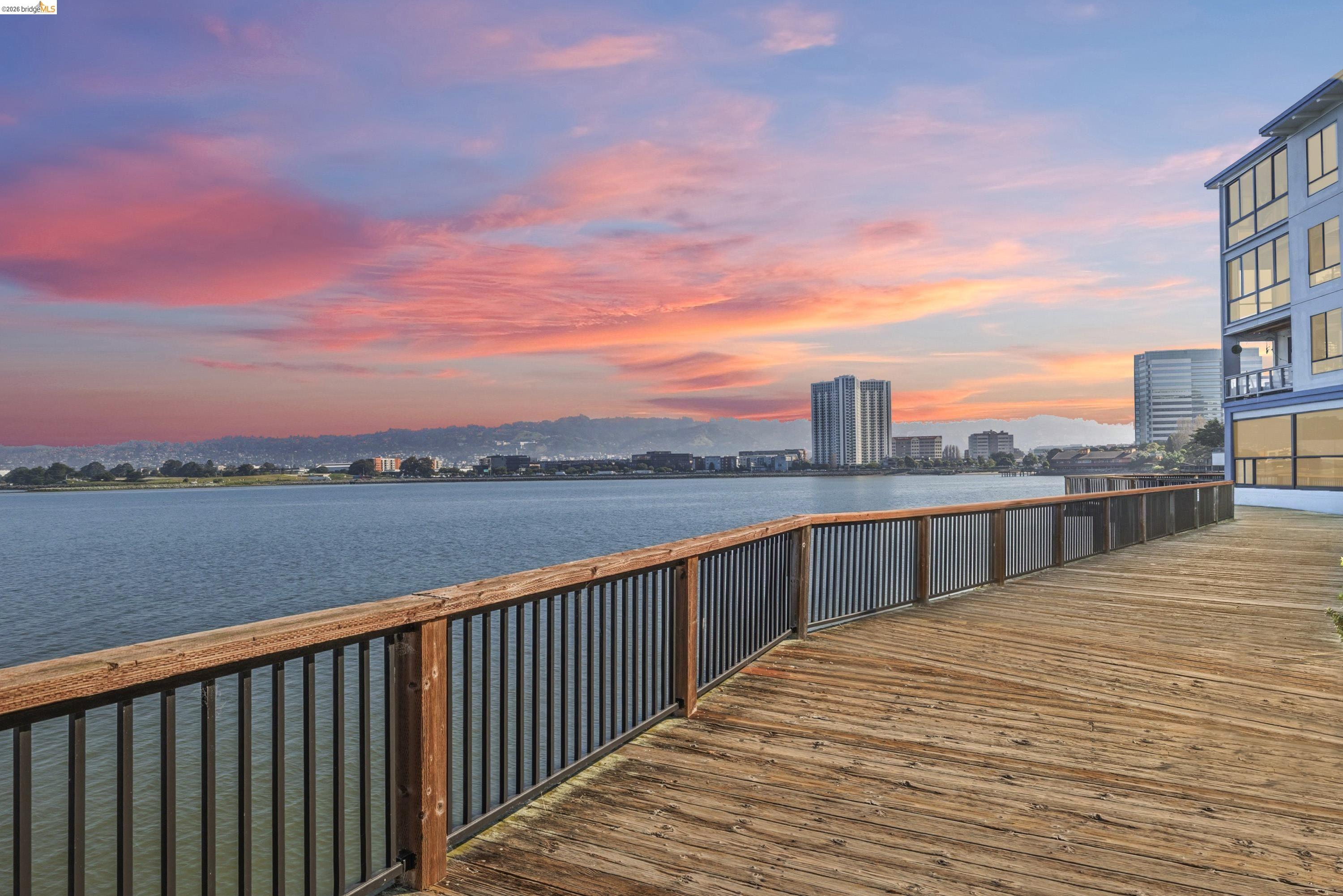 Detail Gallery Image 29 of 31 For 6 Commodore Dr #C450,  Emeryville,  CA 94608 - 2 Beds | 1/1 Baths