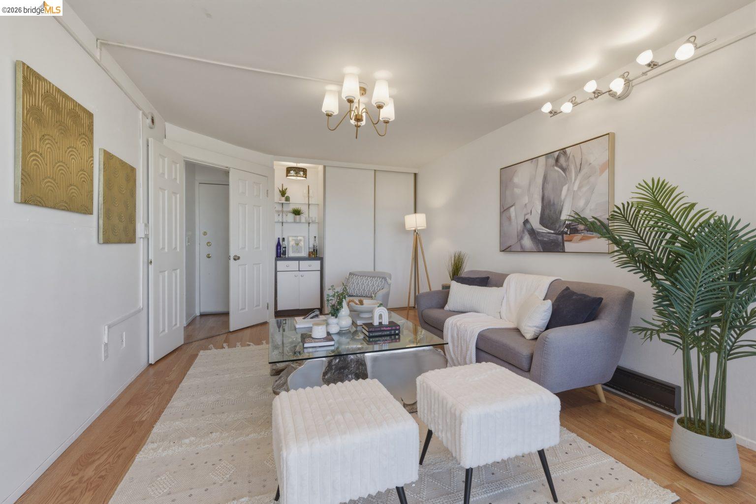 Detail Gallery Image 5 of 31 For 6 Commodore Dr #C450,  Emeryville,  CA 94608 - 2 Beds | 1/1 Baths