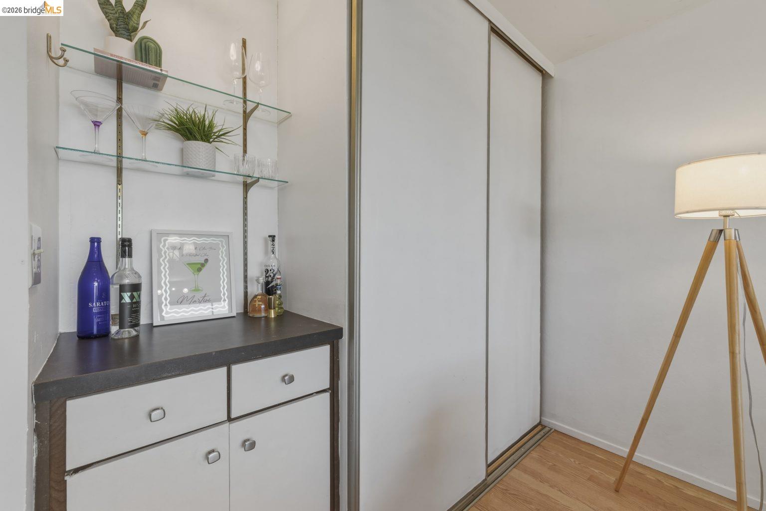 Detail Gallery Image 6 of 31 For 6 Commodore Dr #C450,  Emeryville,  CA 94608 - 2 Beds | 1/1 Baths