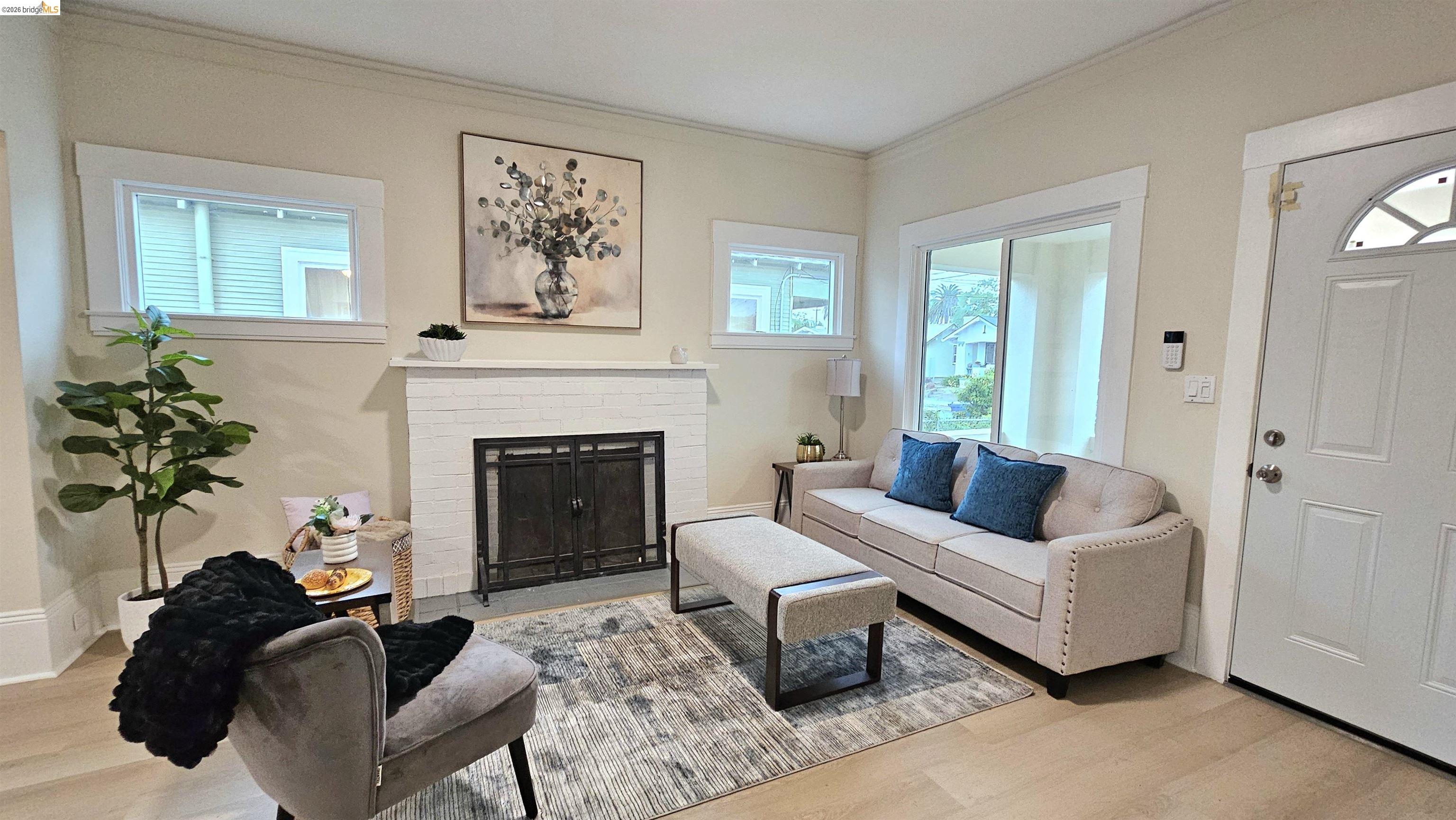 Detail Gallery Image 5 of 19 For 1720 67th Ave, Oakland,  CA 94621 - 3 Beds | 1 Baths