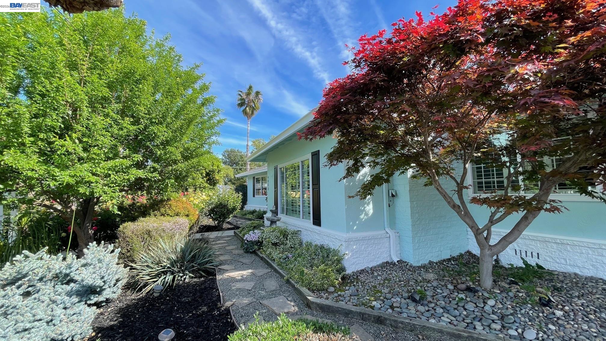 Detail Gallery Image 2 of 51 For 4022 Silver St, Pleasanton,  CA 94566 - 3 Beds | 2 Baths