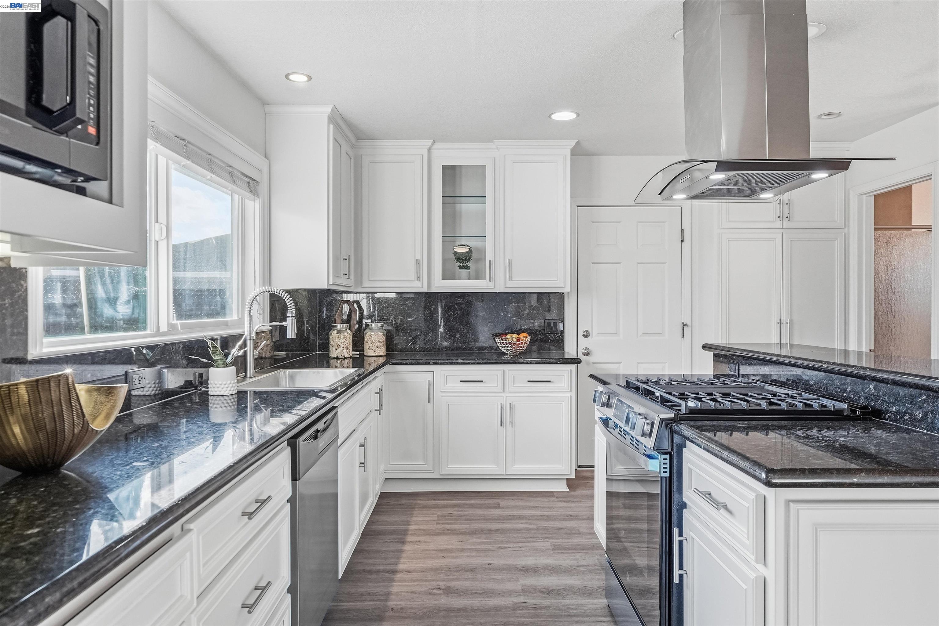 Detail Gallery Image 16 of 51 For 4022 Silver St, Pleasanton,  CA 94566 - 3 Beds | 2 Baths