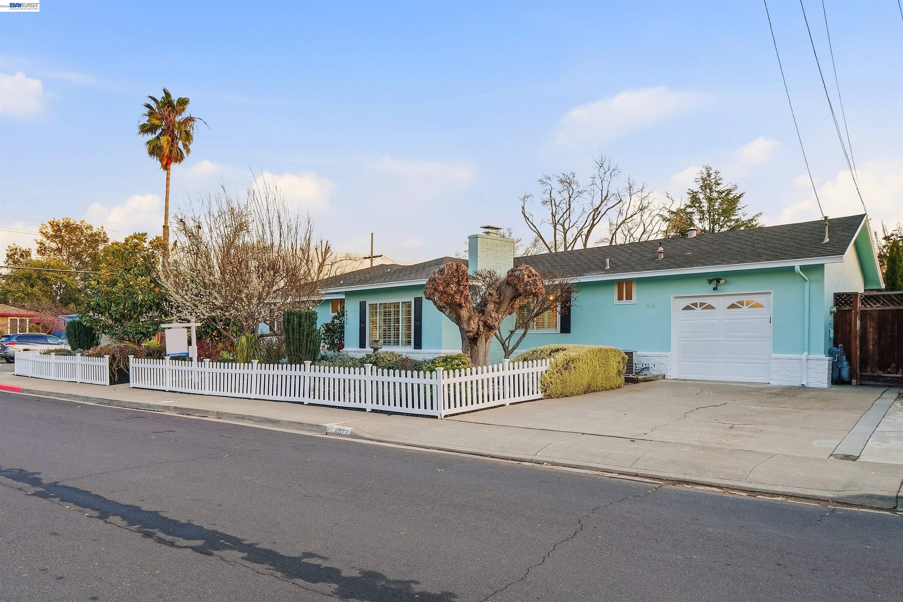 Detail Gallery Image 3 of 51 For 4022 Silver St, Pleasanton,  CA 94566 - 3 Beds | 2 Baths