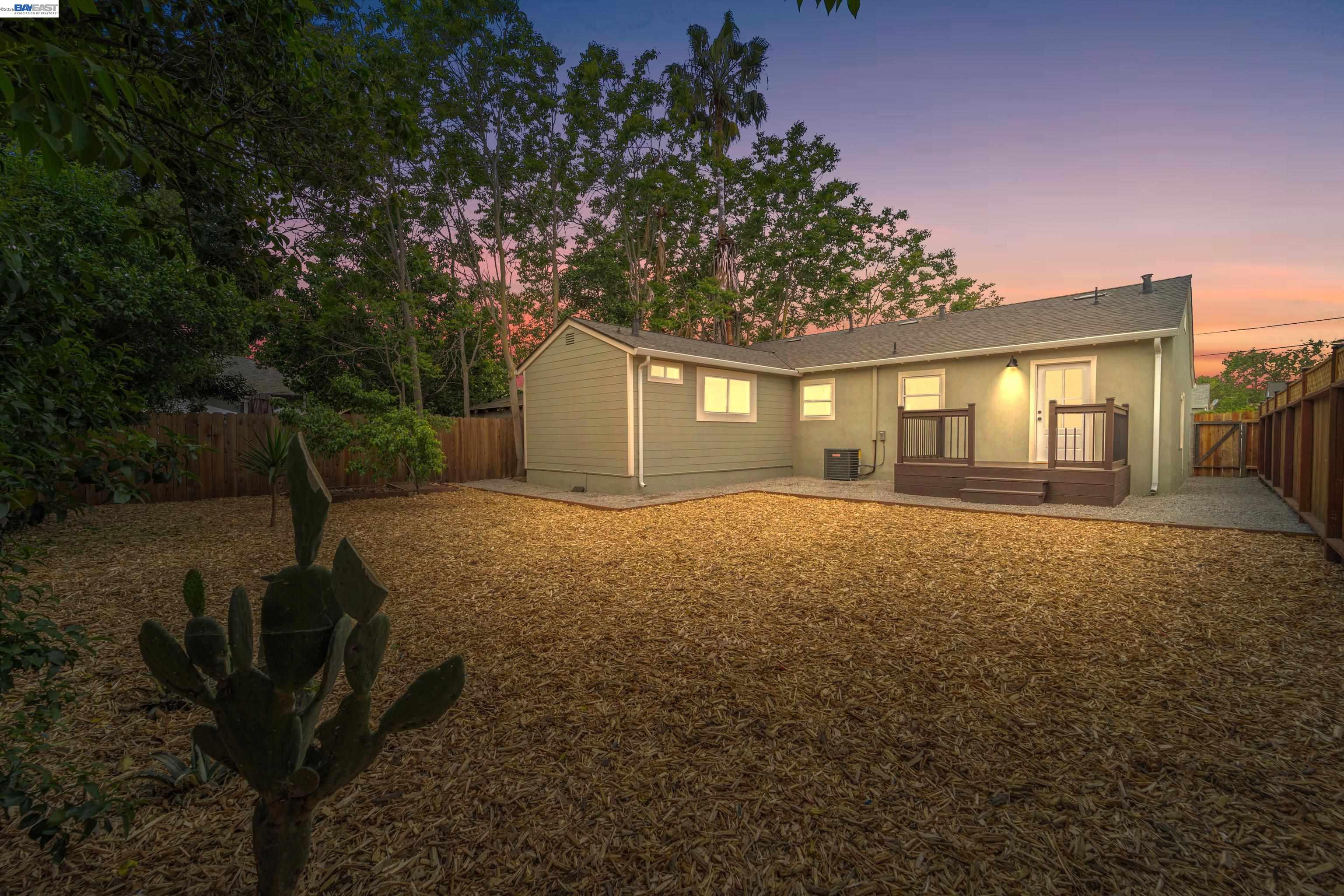 Detail Gallery Image 33 of 42 For 24 Lawrence Ave, Antioch,  CA 94509 - 2 Beds | 1 Baths