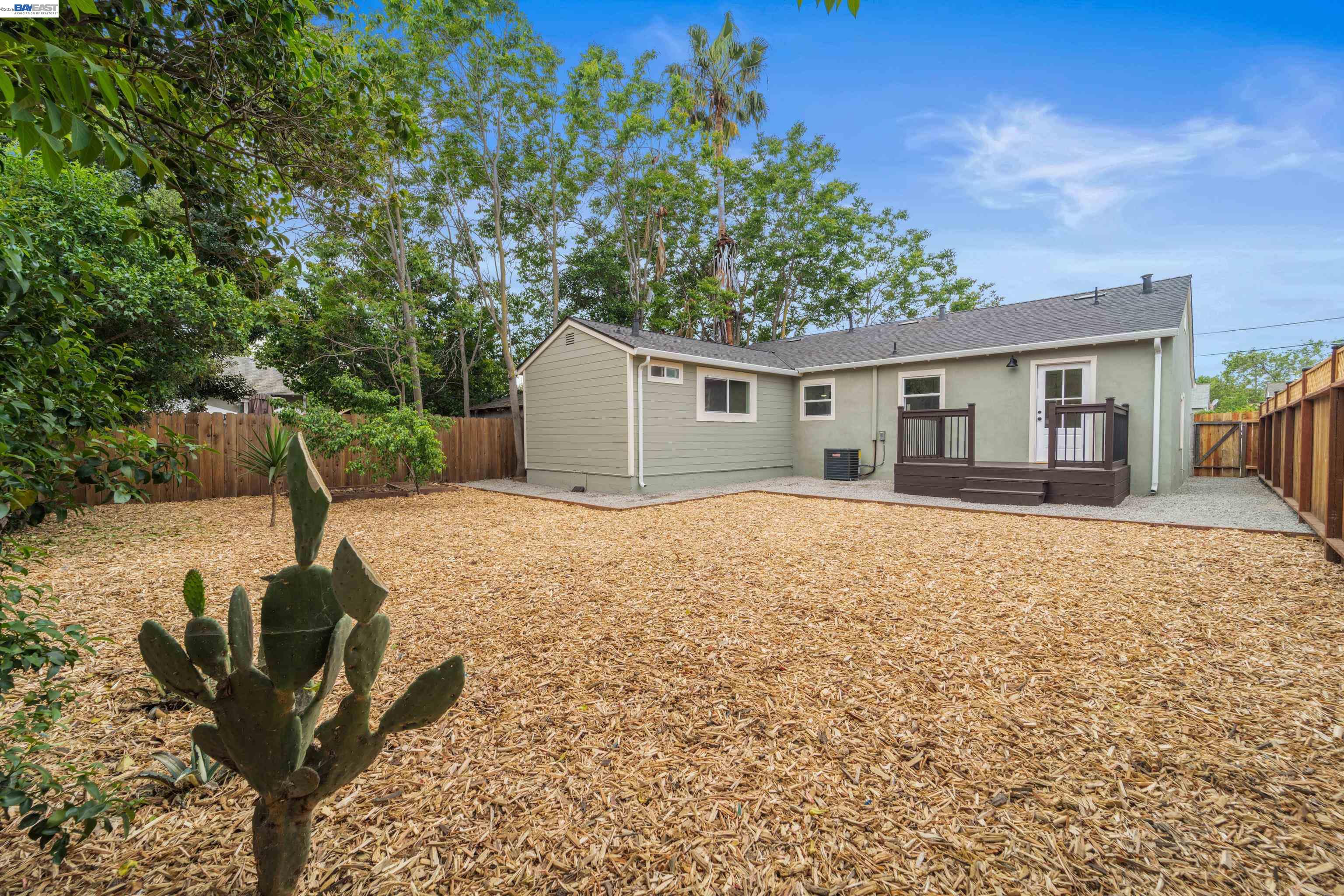 Detail Gallery Image 34 of 42 For 24 Lawrence Ave, Antioch,  CA 94509 - 2 Beds | 1 Baths