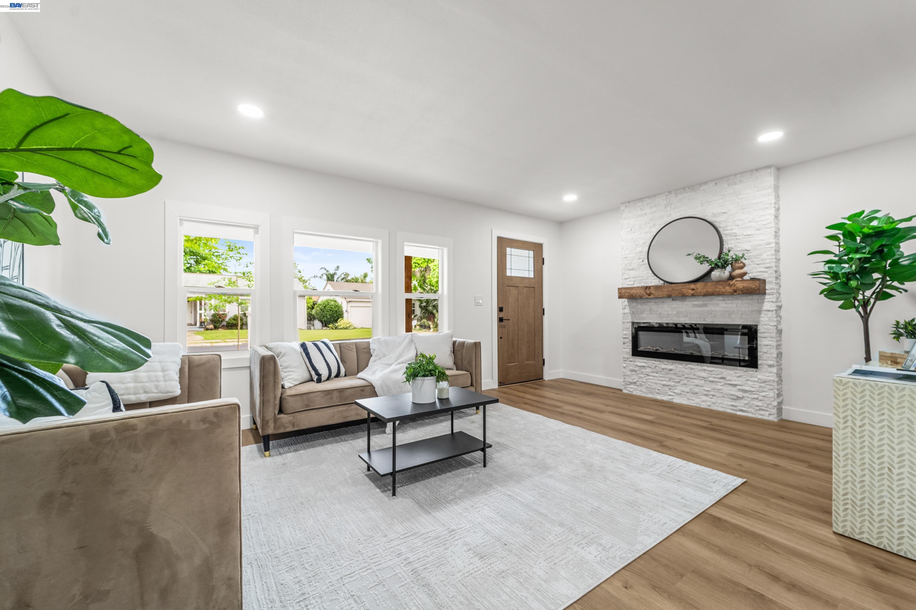 Detail Gallery Image 5 of 42 For 24 Lawrence Ave, Antioch,  CA 94509 - 2 Beds | 1 Baths