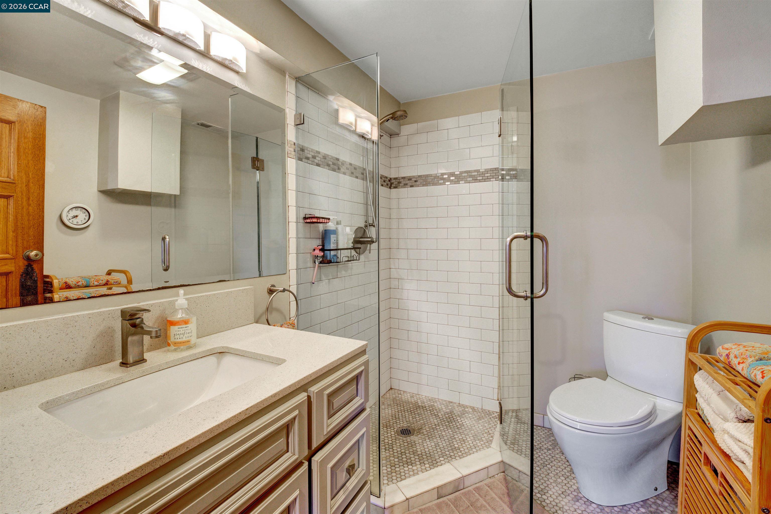 2038 Lakeshore Ave, Oakland CA 94606 — photo 39