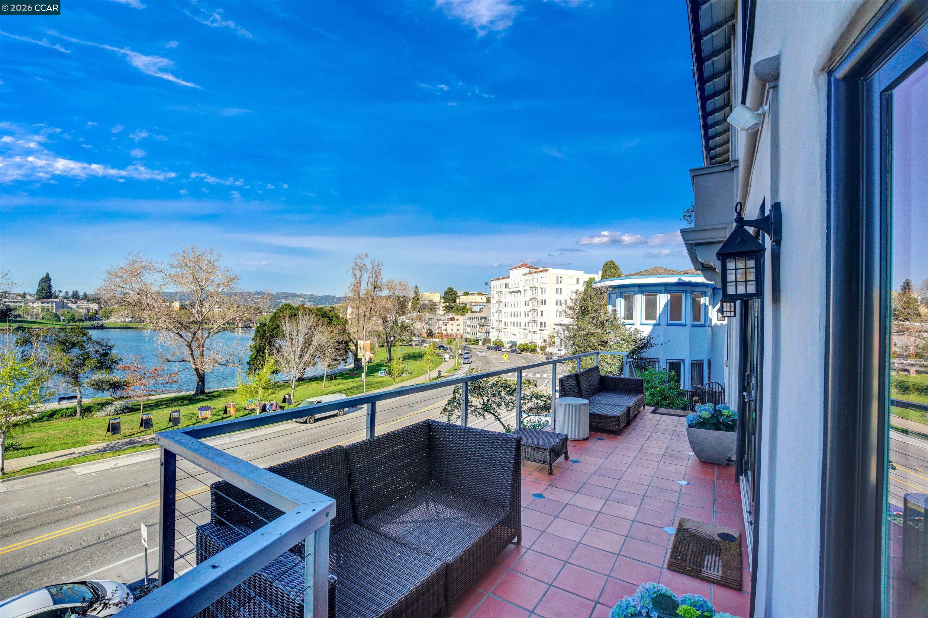 2038 Lakeshore Ave, Oakland CA 94606 — photo 42