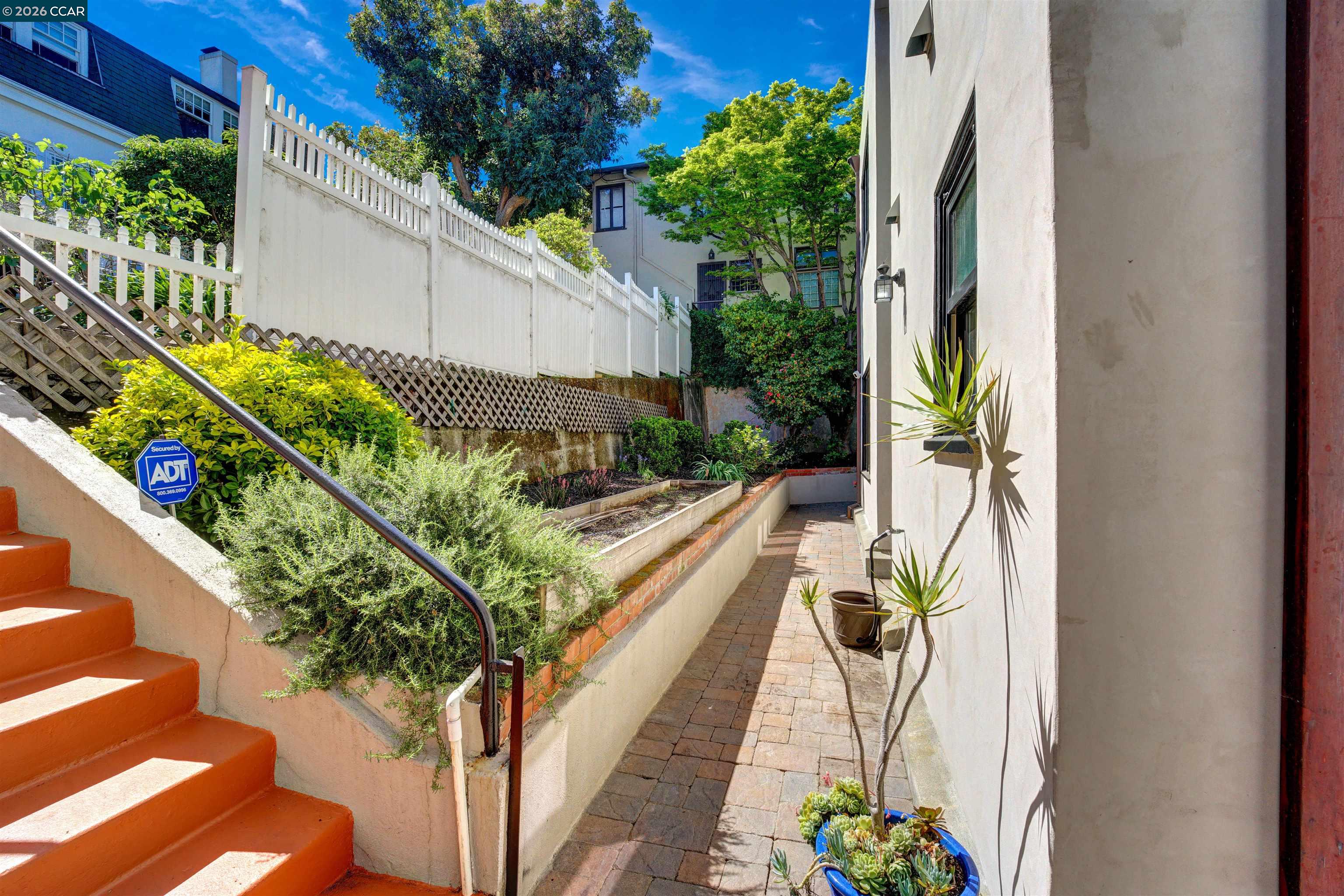 2038 Lakeshore Ave, Oakland CA 94606 — photo 48