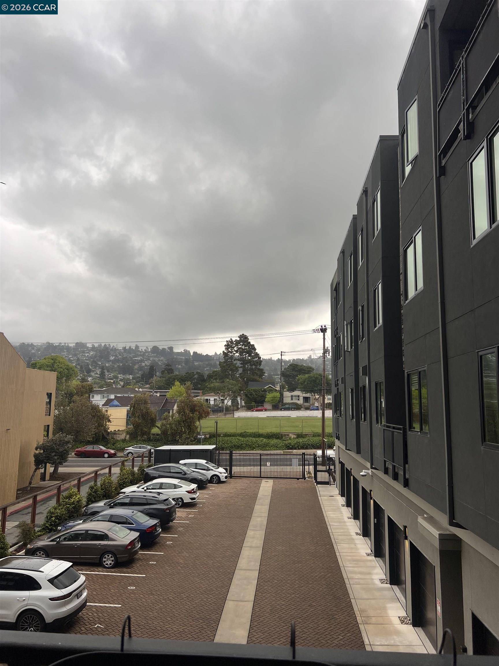 Detail Gallery Image 3 of 11 For 10300 San Pablo Ave #202,  El Cerrito,  CA 94530 - 3 Beds | 2 Baths