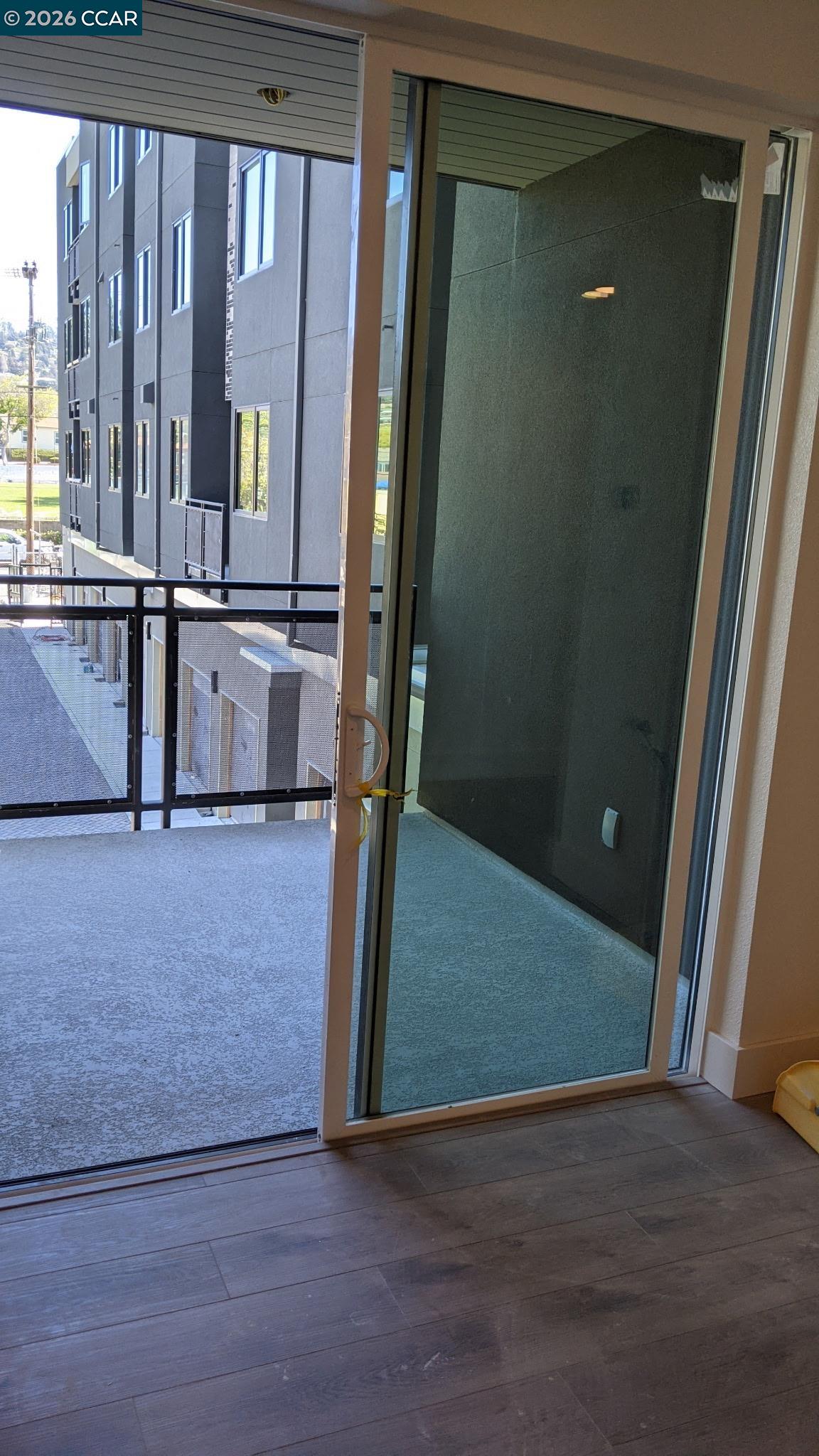 Detail Gallery Image 4 of 11 For 10300 San Pablo Ave #202,  El Cerrito,  CA 94530 - 3 Beds | 2 Baths