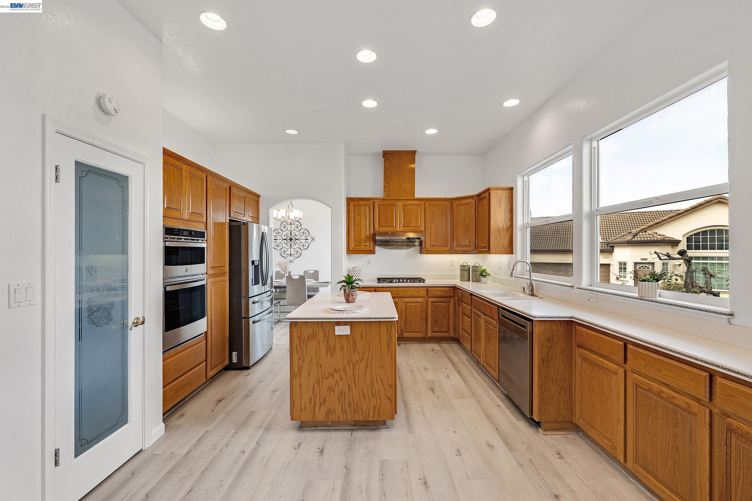 Detail Gallery Image 13 of 55 For 22 Buena Vista Rd, South San Francisco,  CA 94080 - 4 Beds | 3 Baths