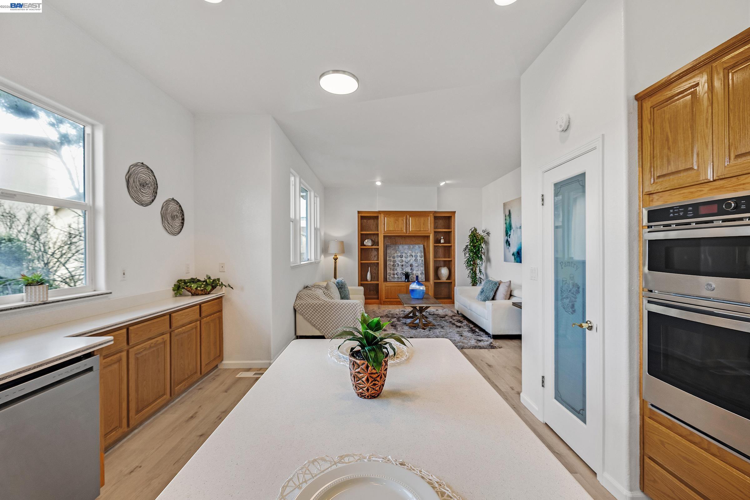 Detail Gallery Image 14 of 55 For 22 Buena Vista Rd, South San Francisco,  CA 94080 - 4 Beds | 3 Baths