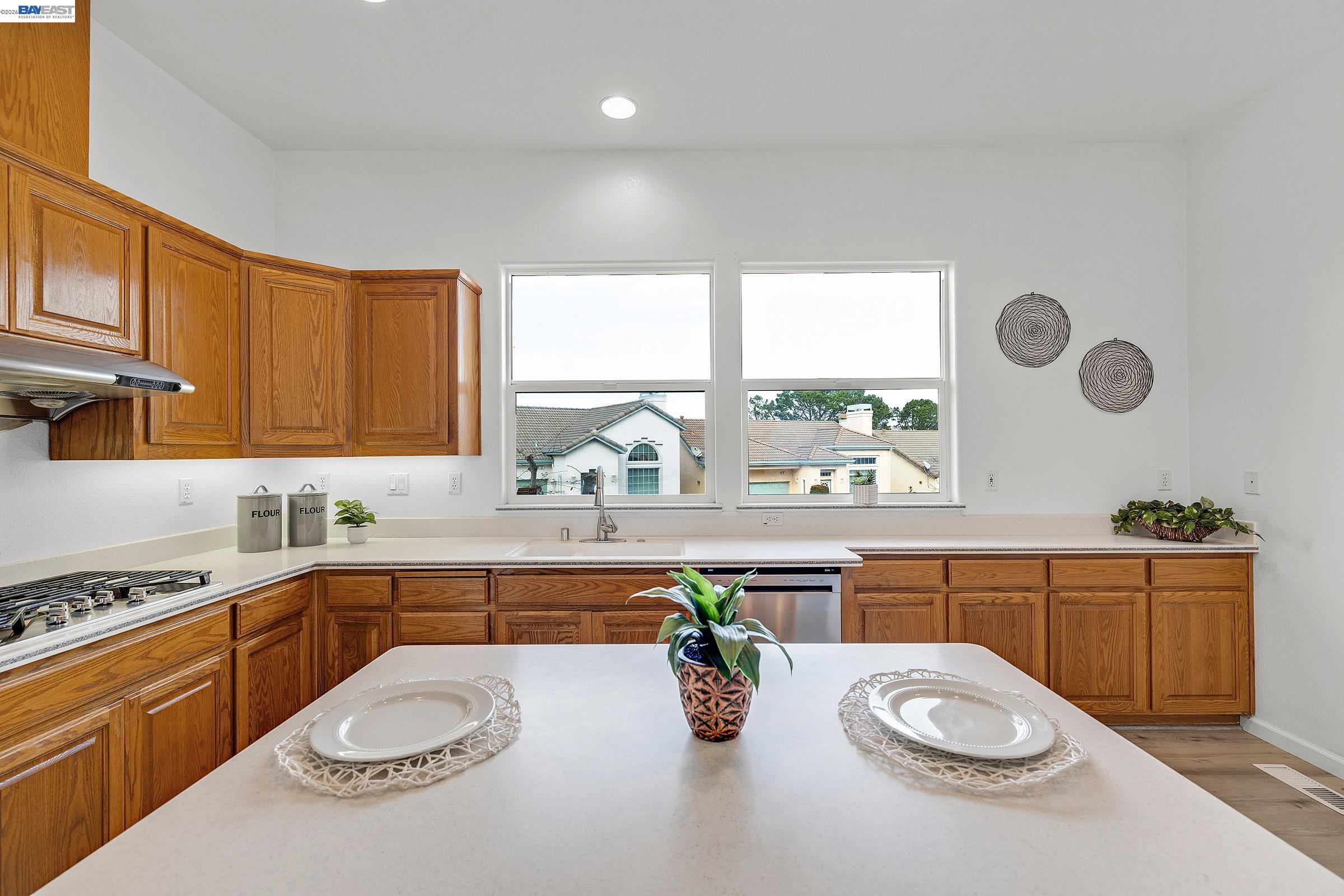 Detail Gallery Image 16 of 55 For 22 Buena Vista Rd, South San Francisco,  CA 94080 - 4 Beds | 3 Baths