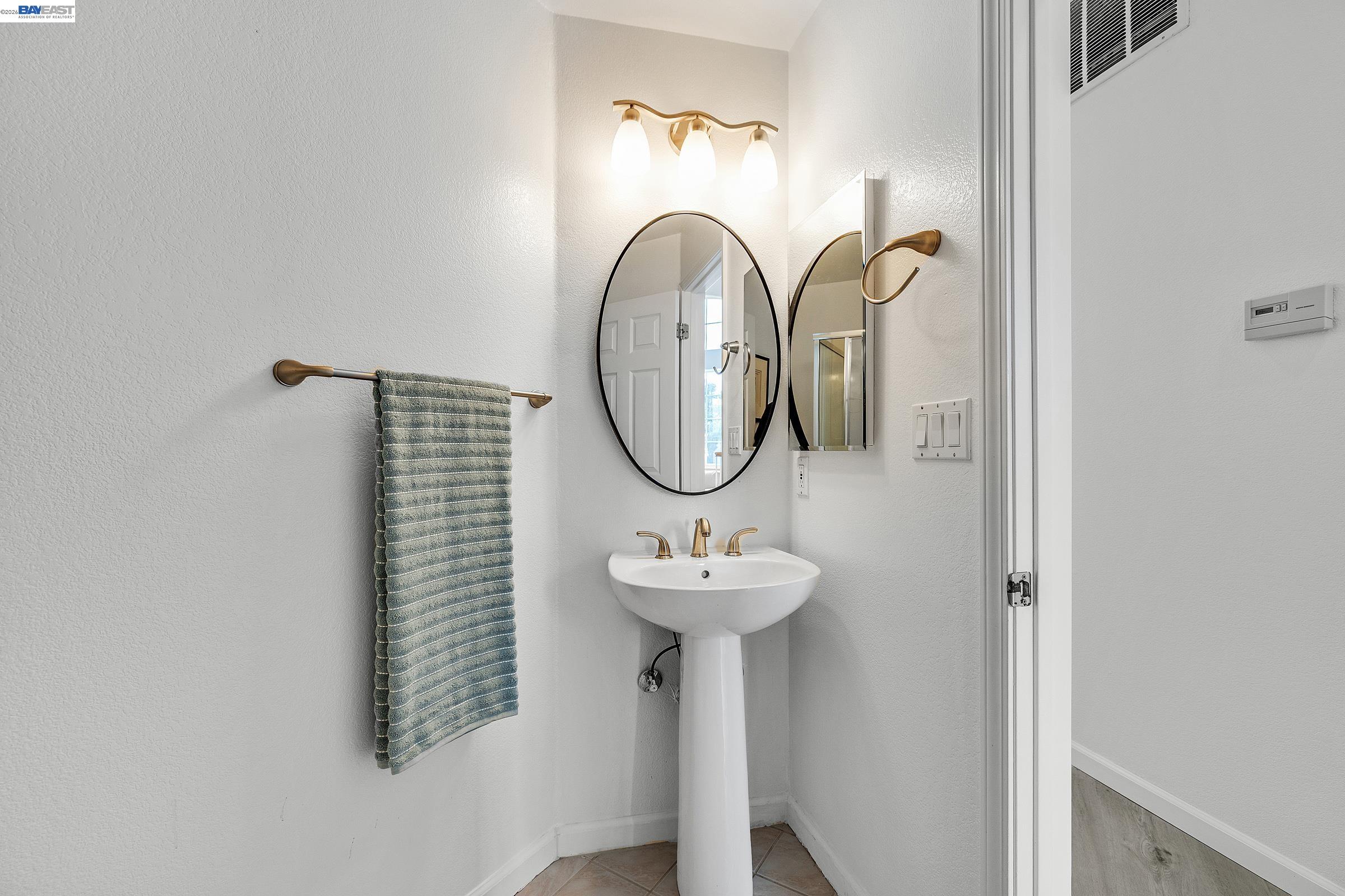 Detail Gallery Image 20 of 55 For 22 Buena Vista Rd, South San Francisco,  CA 94080 - 4 Beds | 3 Baths