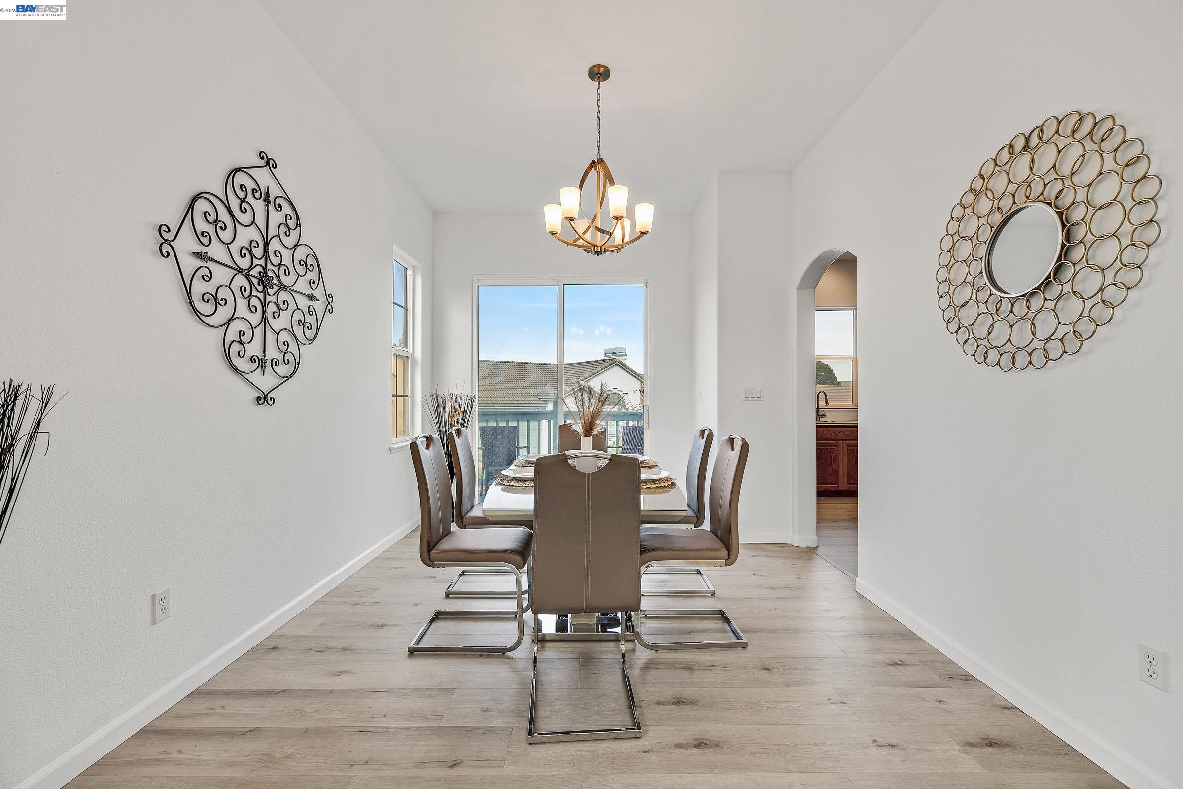 Detail Gallery Image 10 of 55 For 22 Buena Vista Rd, South San Francisco,  CA 94080 - 4 Beds | 3 Baths