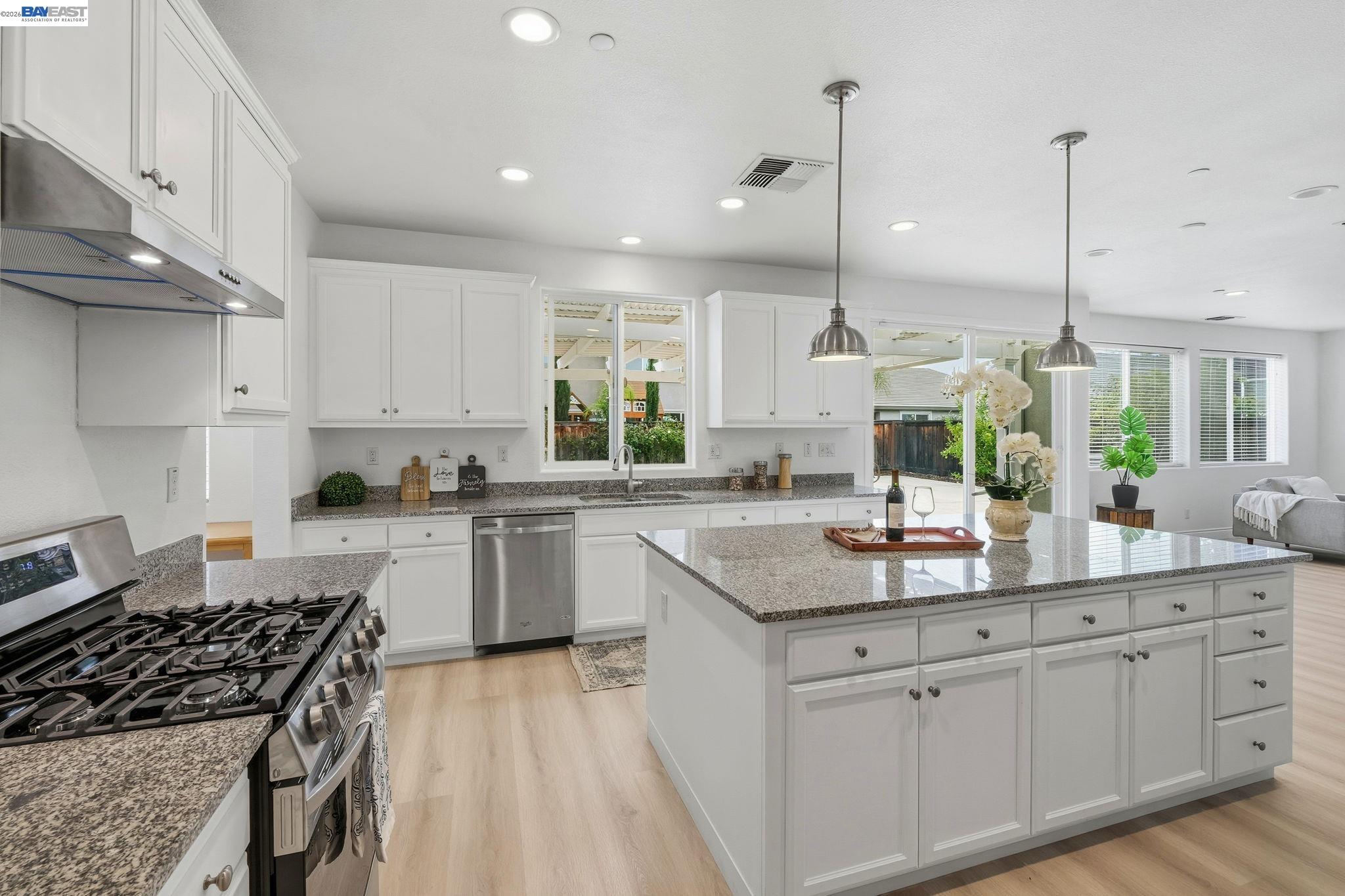 Detail Gallery Image 13 of 53 For 574 Mandevilla Dr, Brentwood,  CA 94513 - 5 Beds | 4 Baths