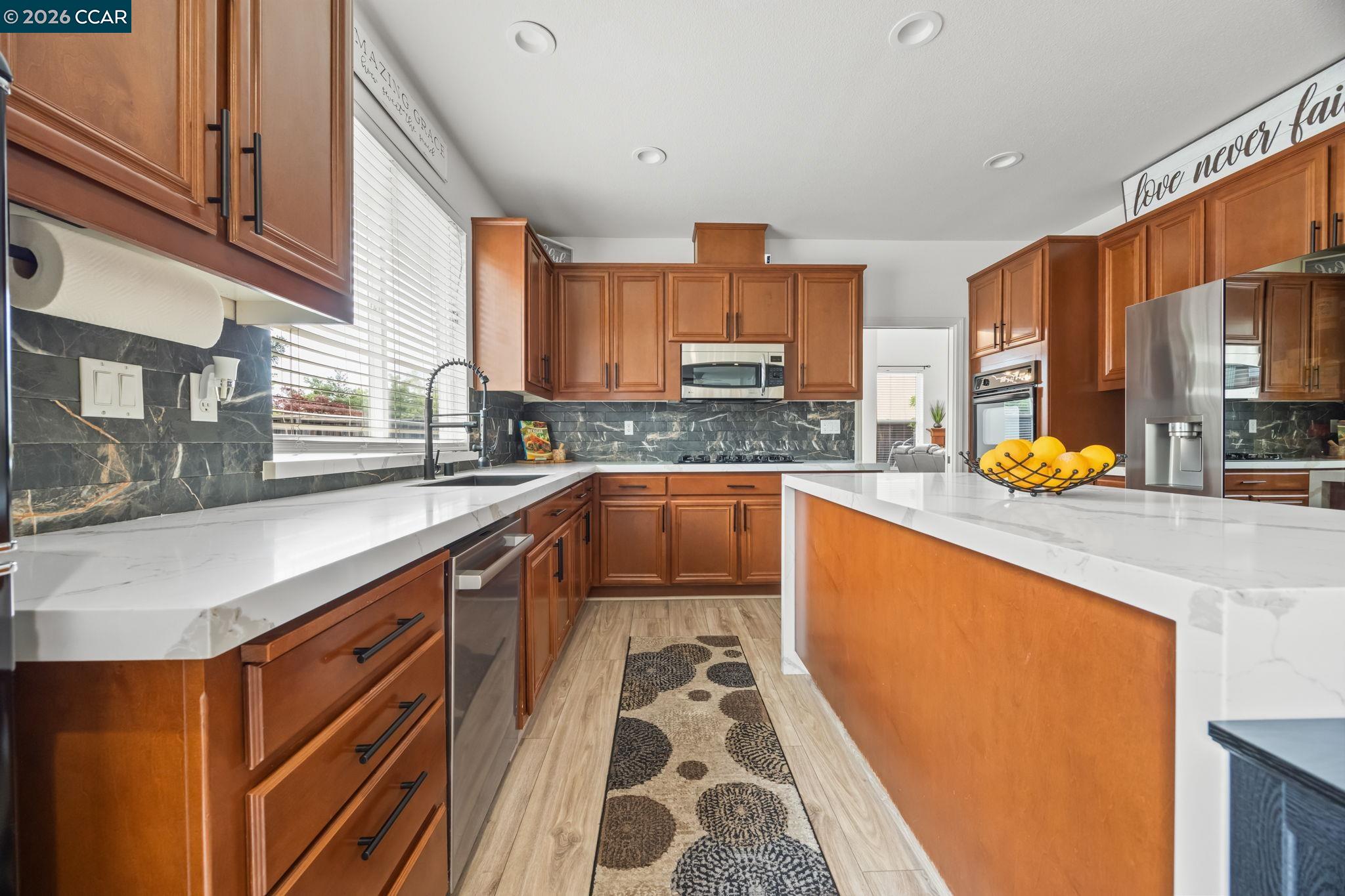 Detail Gallery Image 16 of 60 For 911 Autumn Oak Cir, Concord,  CA 94521 - 4 Beds | 3/1 Baths