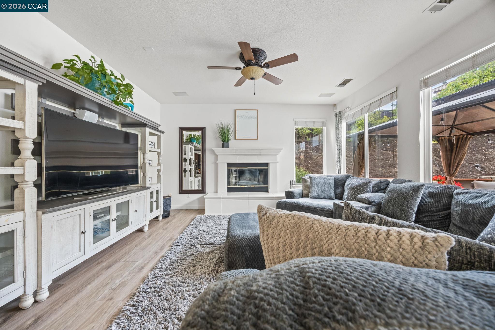 Detail Gallery Image 22 of 60 For 911 Autumn Oak Cir, Concord,  CA 94521 - 4 Beds | 3/1 Baths