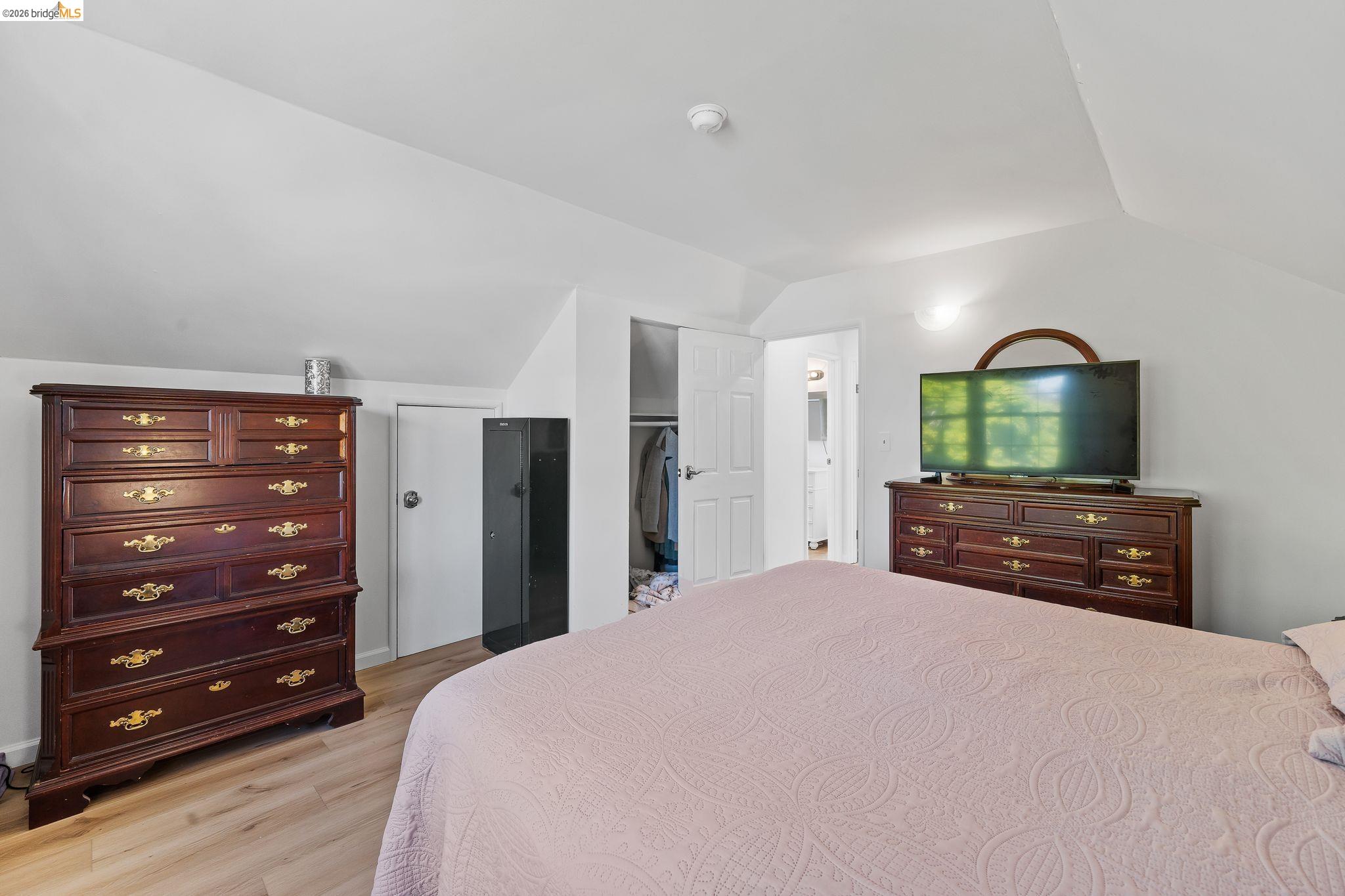 Detail Gallery Image 11 of 16 For 2410 Colusa, Pinole,  CA 94564 - 4 Beds | 2 Baths