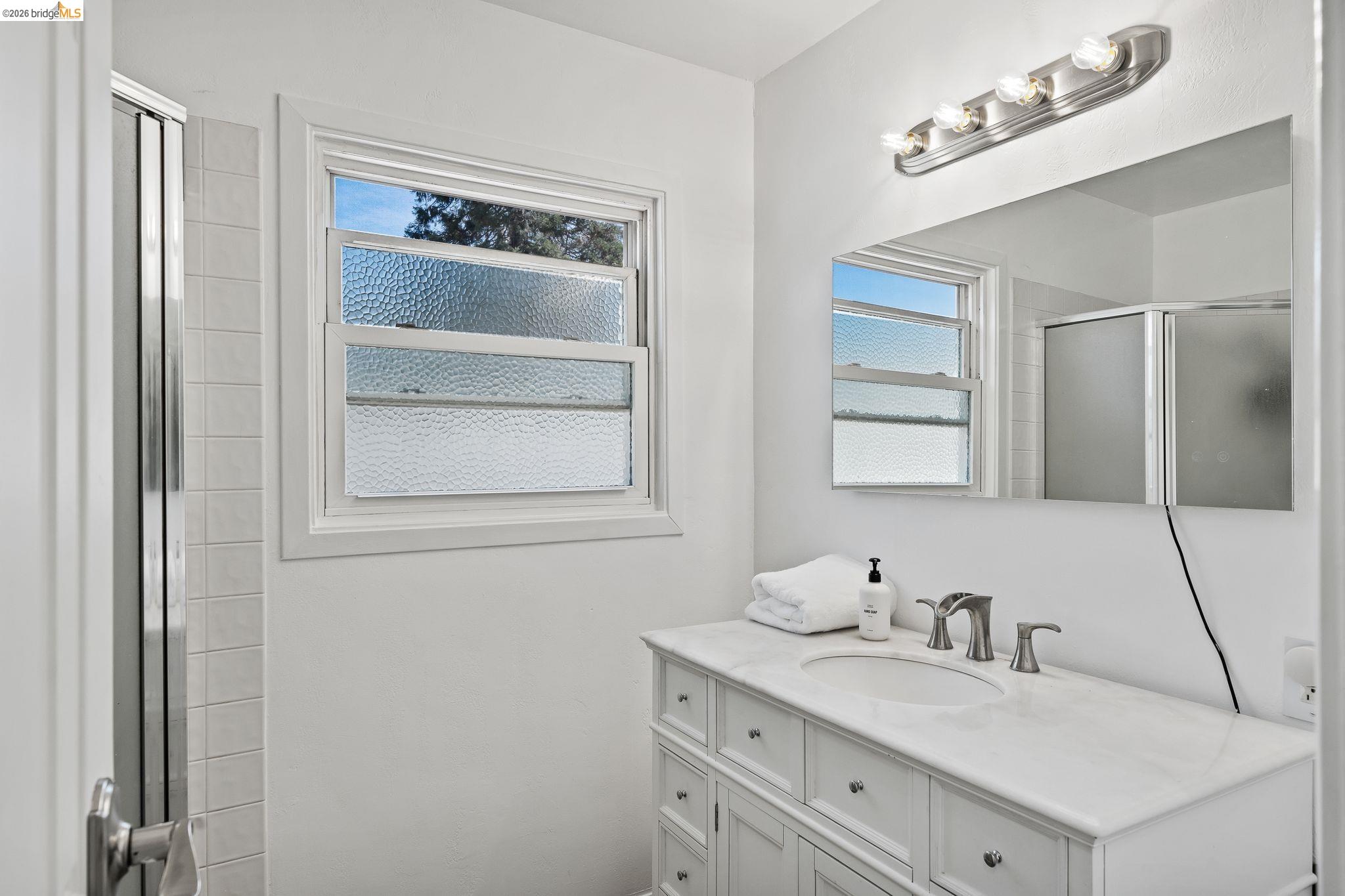 Detail Gallery Image 12 of 16 For 2410 Colusa, Pinole,  CA 94564 - 4 Beds | 2 Baths