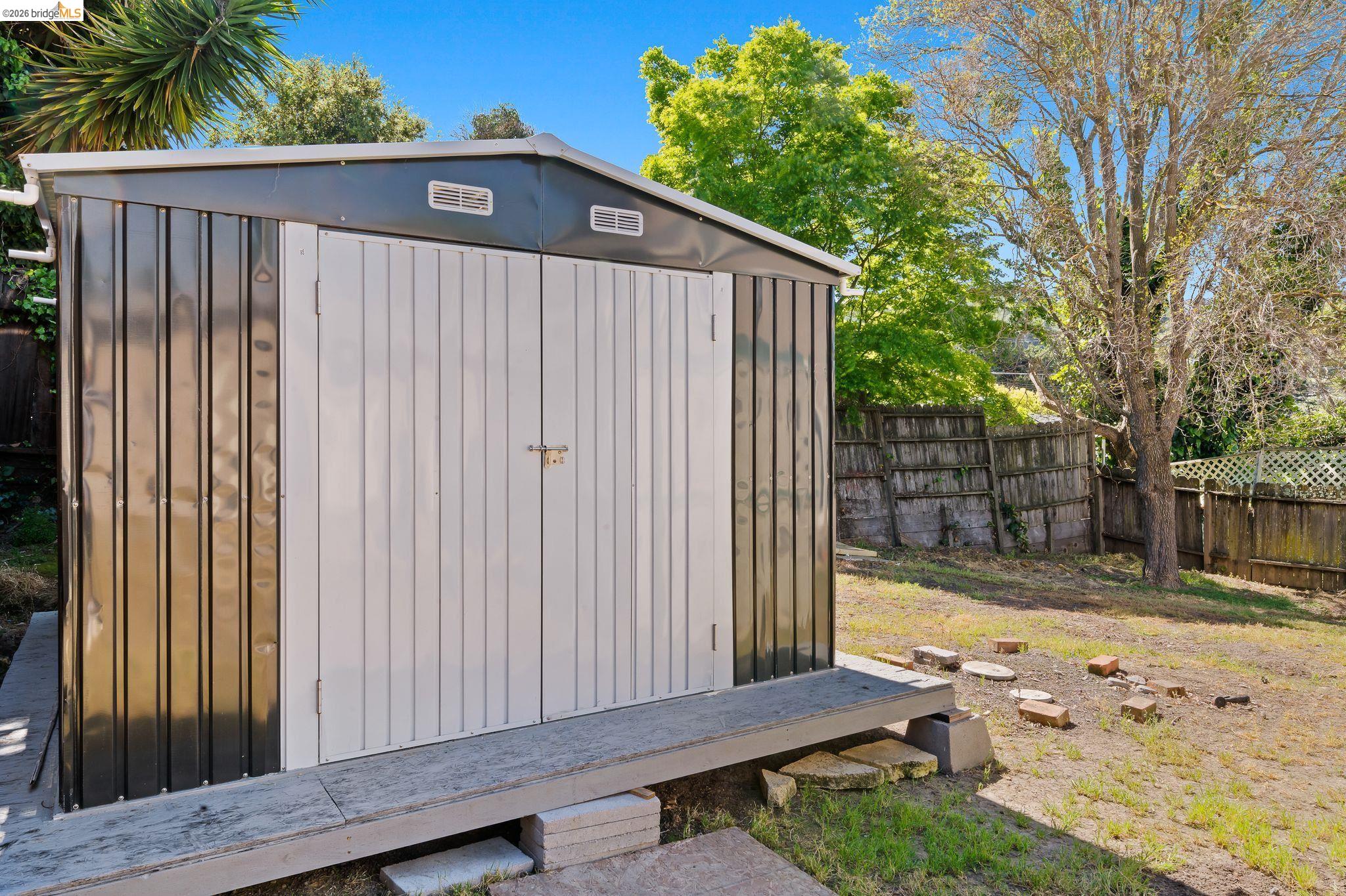 Detail Gallery Image 16 of 16 For 2410 Colusa, Pinole,  CA 94564 - 4 Beds | 2 Baths