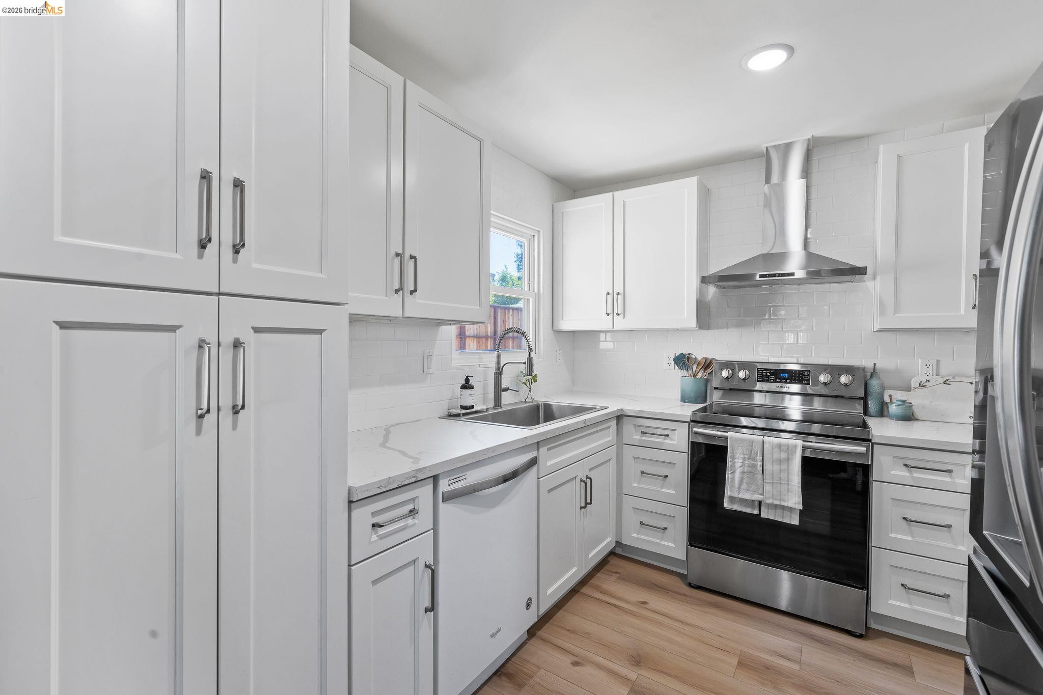 Detail Gallery Image 3 of 16 For 2410 Colusa, Pinole,  CA 94564 - 4 Beds | 2 Baths